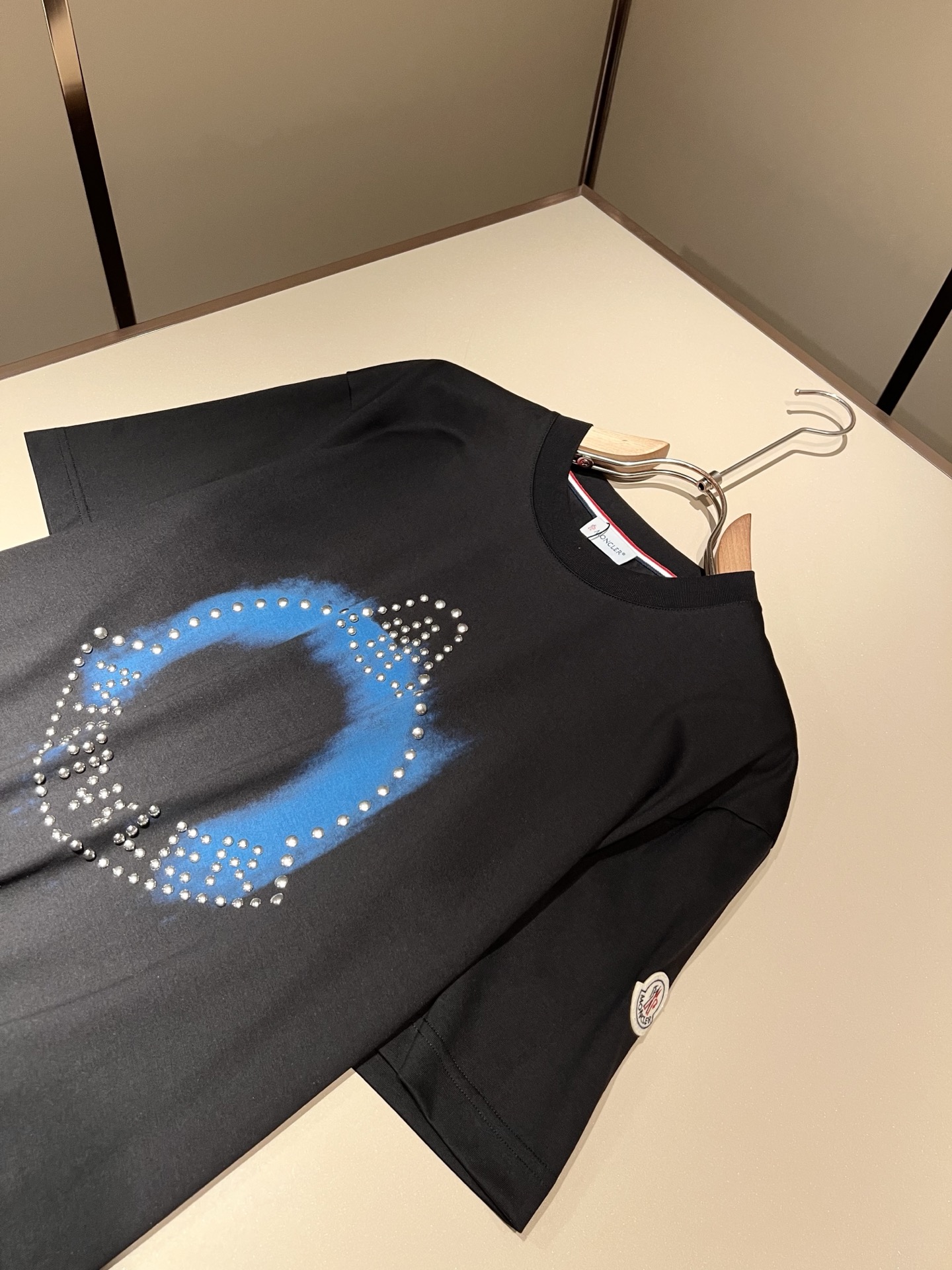 Moncler蒙家 2026春夏最新男女同款👫贸易订单短袖T恤，全品相！！网红款！采用logo图案压胶设
