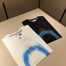 Moncler蒙家 2026春夏最新男女同款👫贸易订单短袖T恤,全品相!!网红款!采用logo图案压胶设 Moncler蒙家 2026春夏最新男女同款👫贸易订单短袖T恤,全品相!!网红款!采用logo图案压胶设