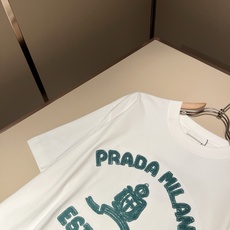 PRAD*A普*达2026春夏新款男女同款👫短袖T恤,最新款全网独家首上!!~既经典有时尚百搭,谁不爱啊 PRAD*A普*达2026春夏新款男女同款👫短袖T恤,最新款全网独家首上!!~既经典有时尚百搭,谁不爱啊
