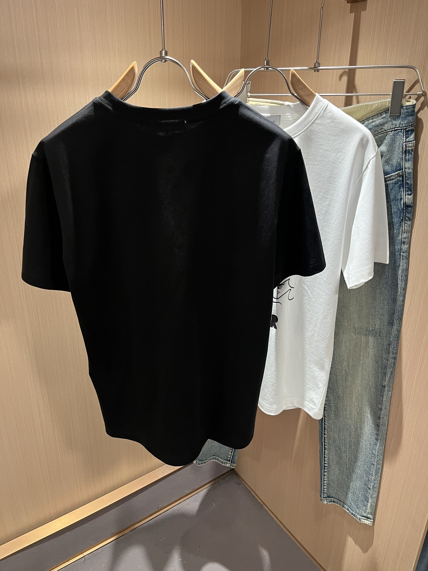 Moncler蒙家 2026春夏最新男女同款👫贸易订单短袖T恤，全品相！！网红款！采用logo图案印花设