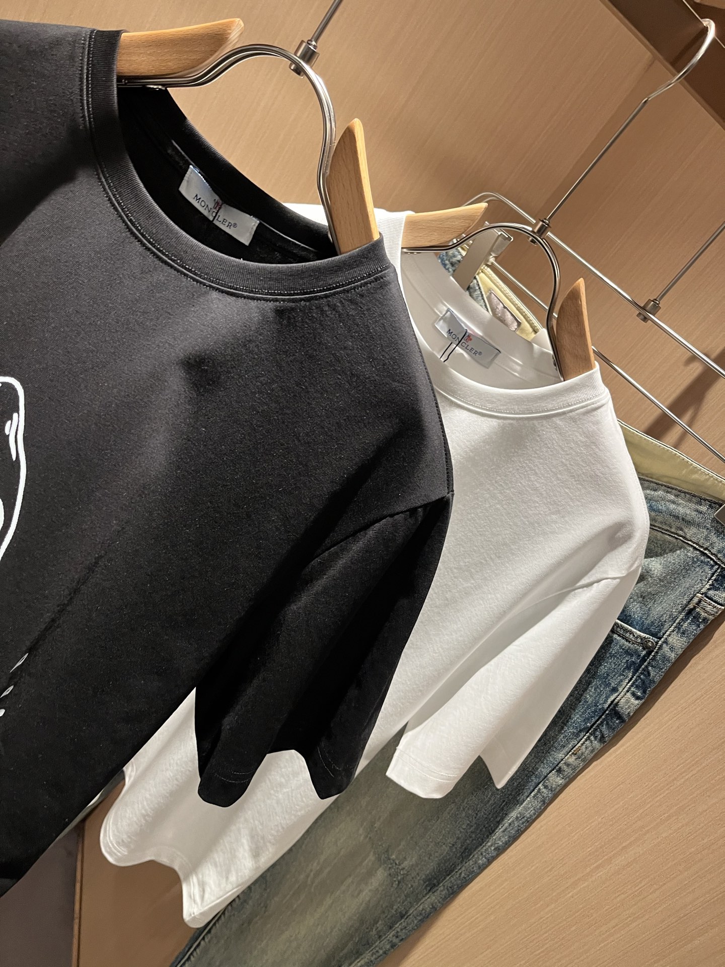 Moncler蒙家 2026春夏最新男女同款👫贸易订单短袖T恤，全品相！！网红款！采用logo图案印花设