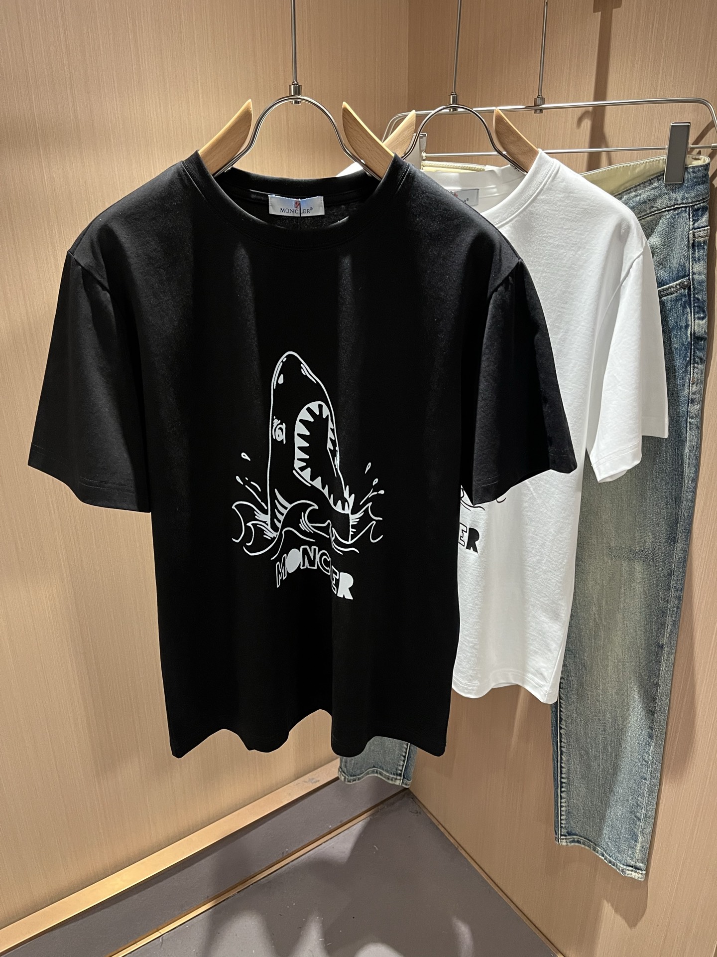 Moncler蒙家 2026春夏最新男女同款👫贸易订单短袖T恤，全品相！！网红款！采用logo图案印花设