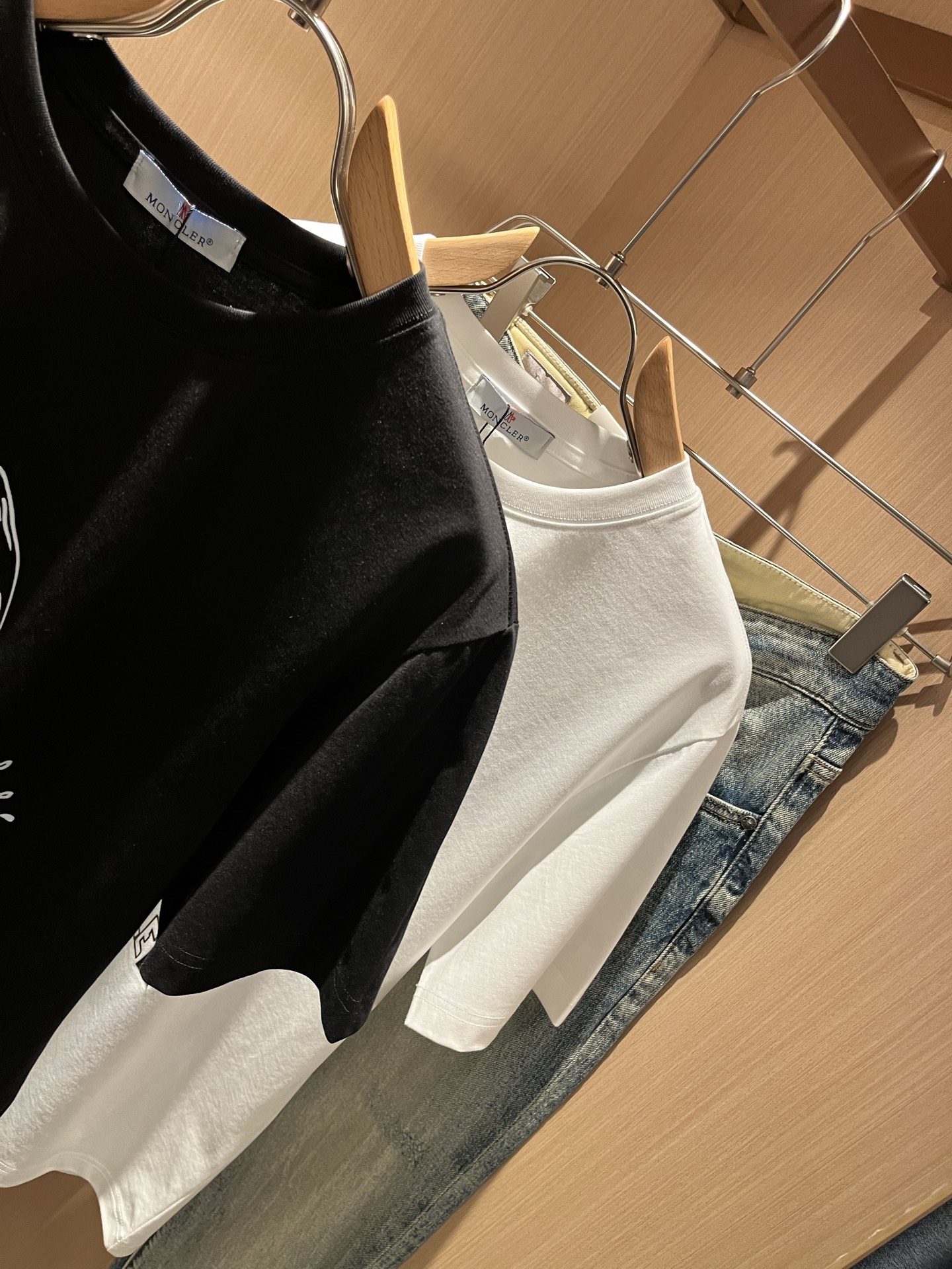 Moncler蒙家 2026春夏最新男女同款👫贸易订单短袖T恤，全品相！！网红款！采用logo图案印花设