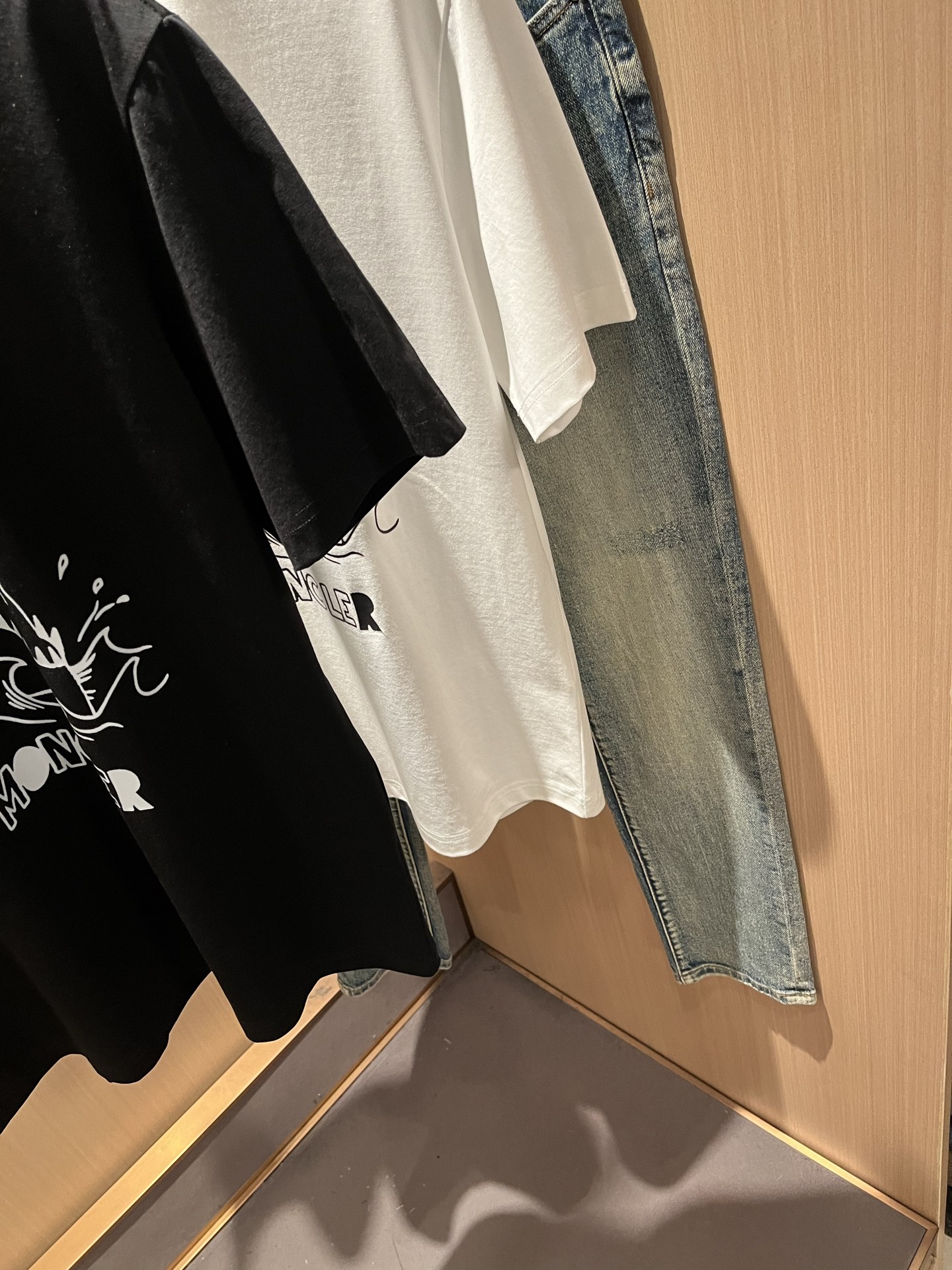 Moncler蒙家 2026春夏最新男女同款👫贸易订单短袖T恤，全品相！！网红款！采用logo图案印花设