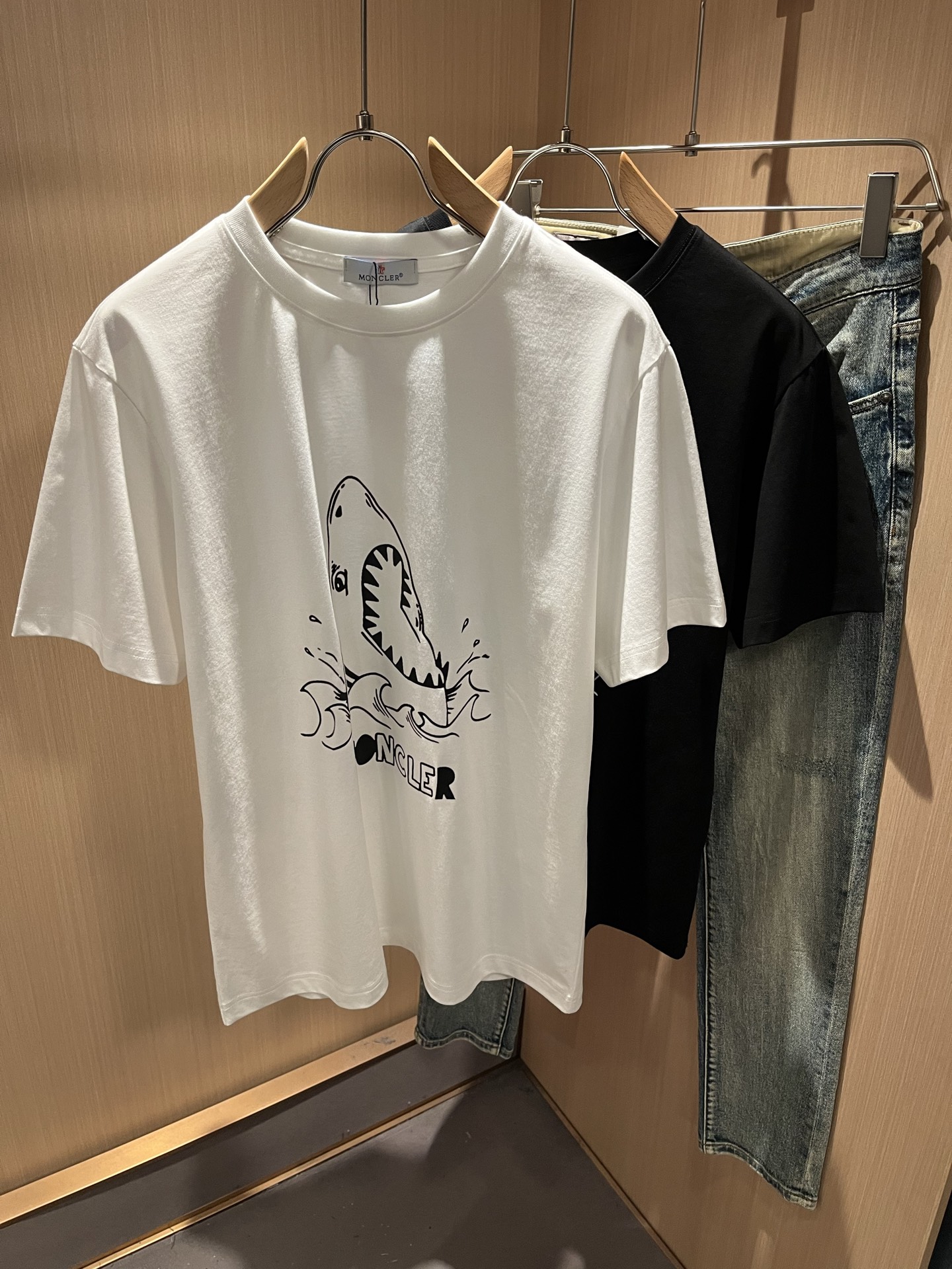 Moncler蒙家 2026春夏最新男女同款👫贸易订单短袖T恤，全品相！！网红款！采用logo图案印花设