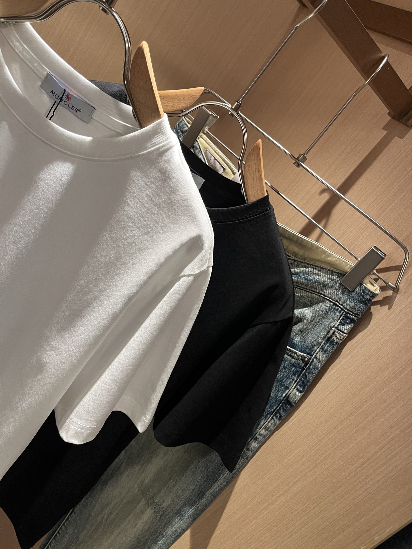 Moncler蒙家 2026春夏最新男女同款👫贸易订单短袖T恤，全品相！！网红款！采用logo图案印花设