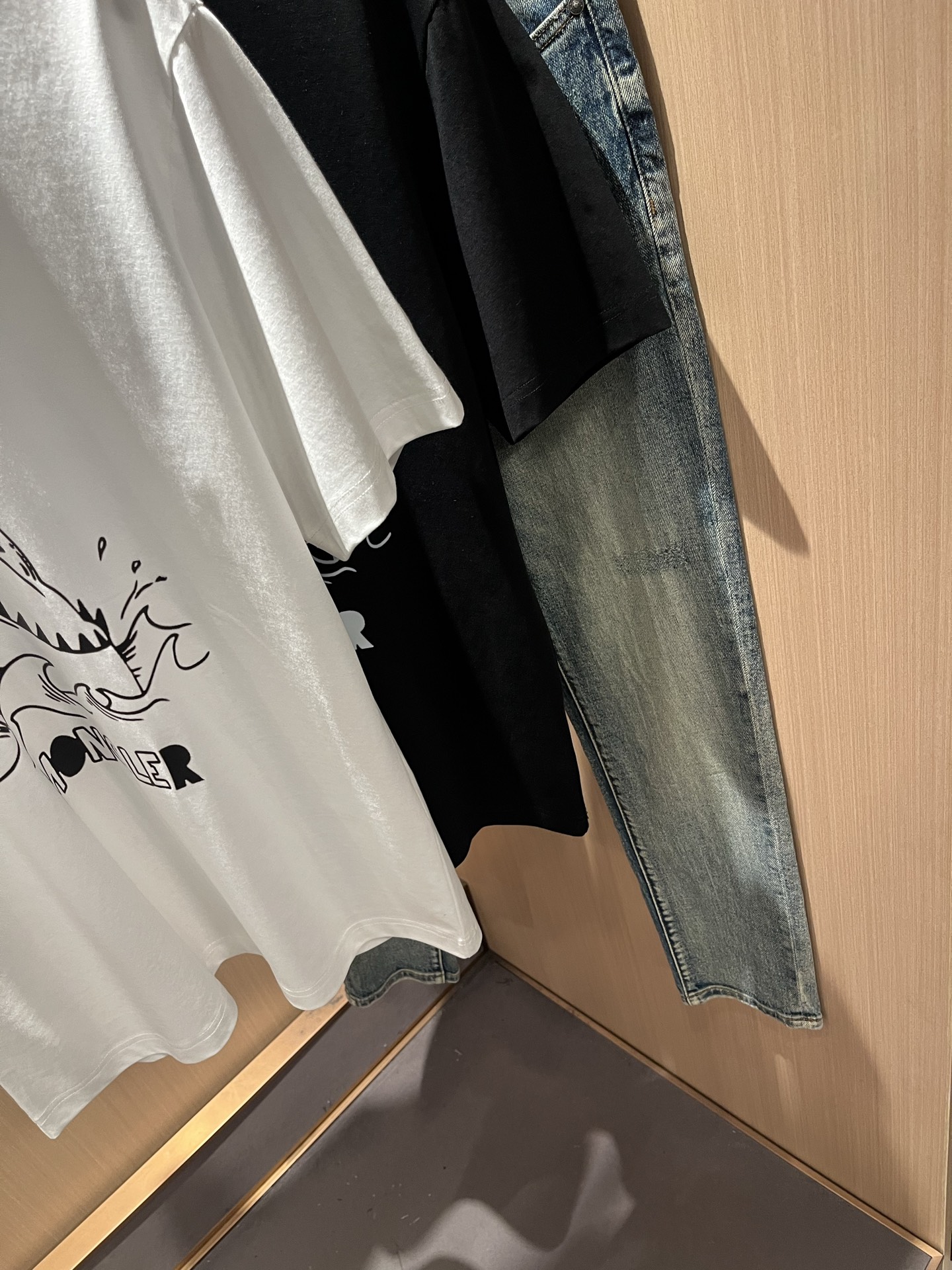 Moncler蒙家 2026春夏最新男女同款👫贸易订单短袖T恤，全品相！！网红款！采用logo图案印花设