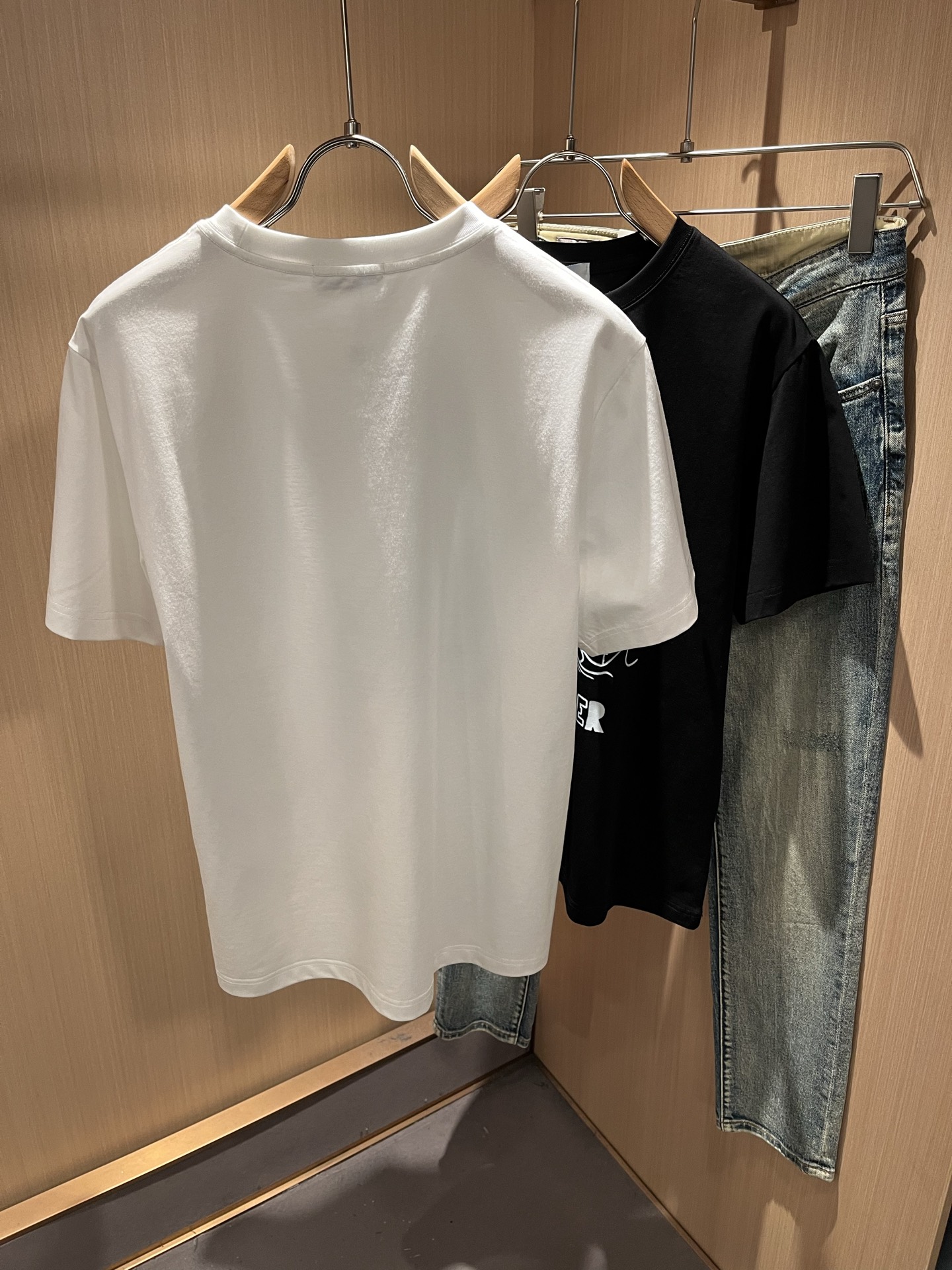 Moncler蒙家 2026春夏最新男女同款👫贸易订单短袖T恤，全品相！！网红款！采用logo图案印花设