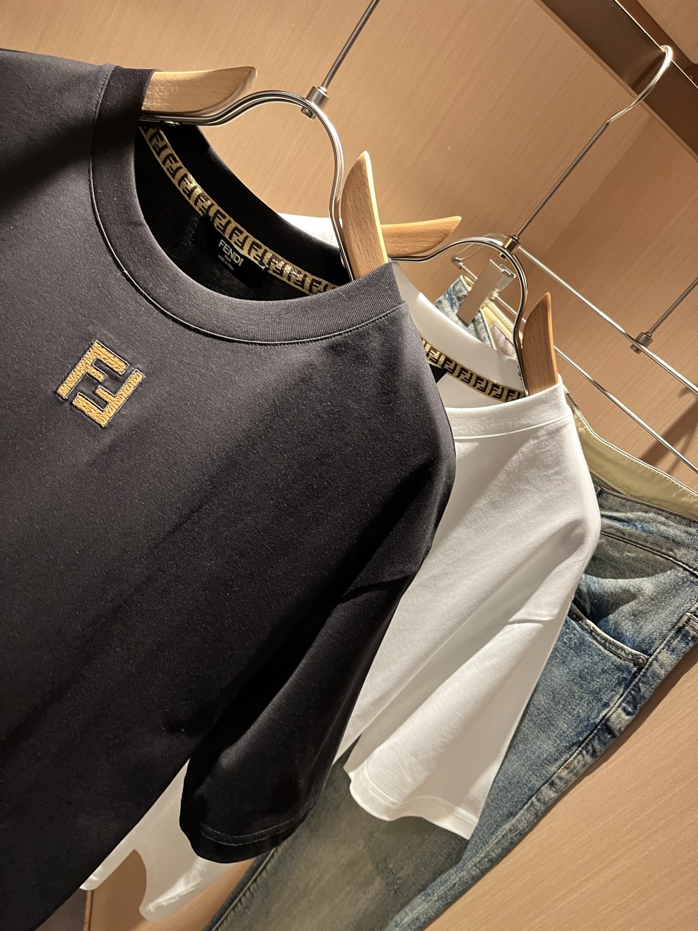 FEN*I 芬*迪2026春夏新款FD家族FF男女同款👫短袖T恤，男女同款👫百搭极简短袖。意大利原厂订单