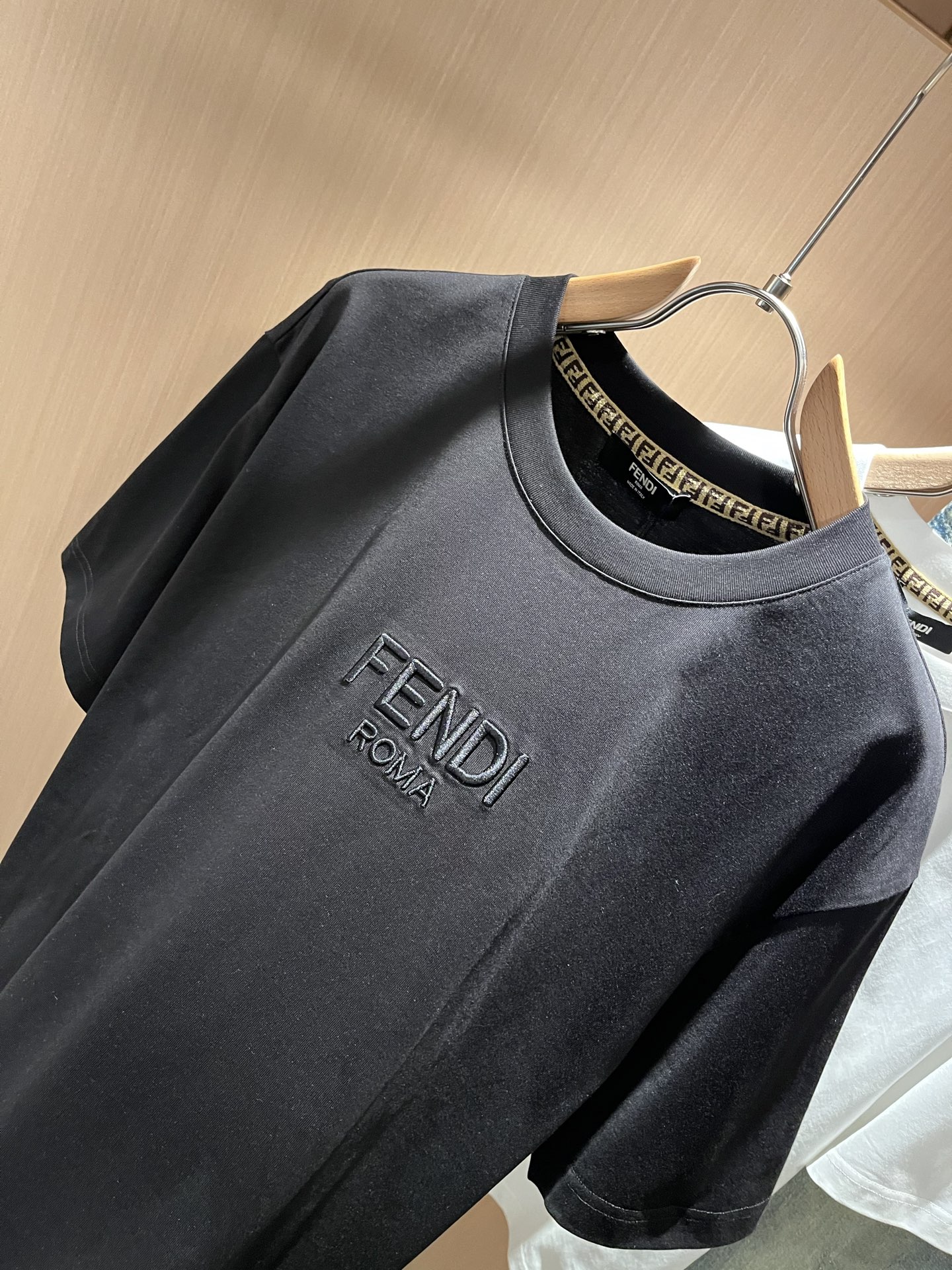 FEN*I 芬*迪2026春夏新款FD家族FF男女同款👫短袖T恤，男女同款👫百搭极简短袖。意大利原厂订单