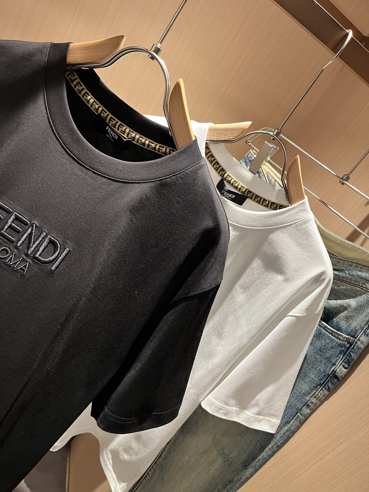 FEN*I 芬*迪2026春夏新款FD家族FF男女同款👫短袖T恤，男女同款👫百搭极简短袖。意大利原厂订单