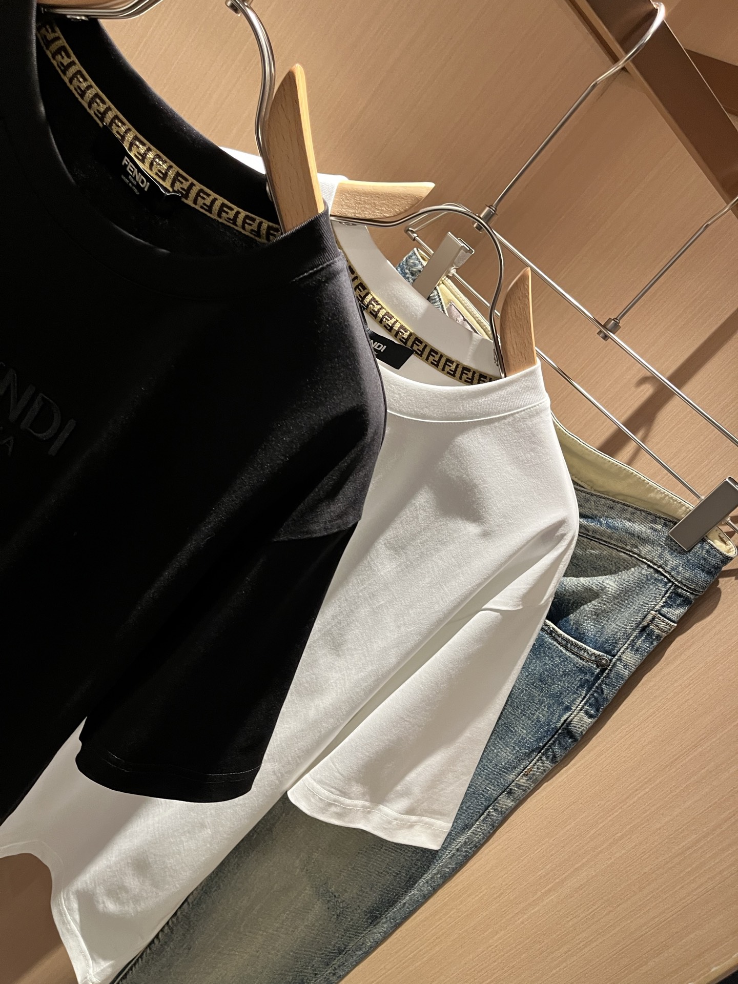 FEN*I 芬*迪2026春夏新款FD家族FF男女同款👫短袖T恤，男女同款👫百搭极简短袖。意大利原厂订单