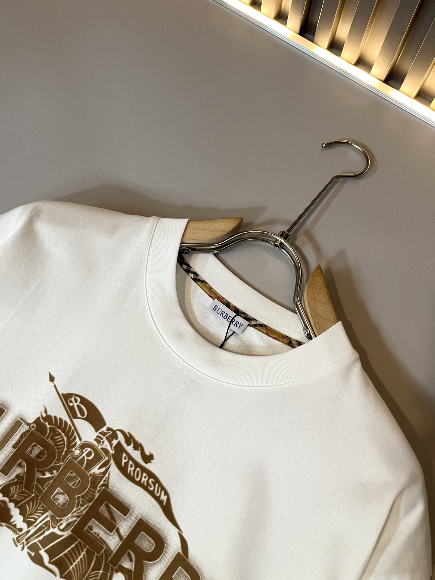 BURBER*Y巴*莉2026春夏新品短袖T恤，重磅来袭，最近比较火热的环保纯棉面料制作而成，高端户外运