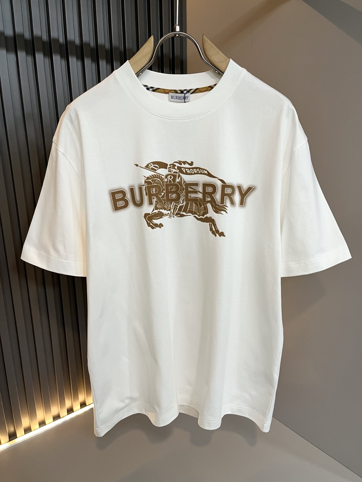 BURBER*Y巴*莉2026春夏新品短袖T恤，重磅来袭，最近比较火热的环保纯棉面料制作而成，高端户外运