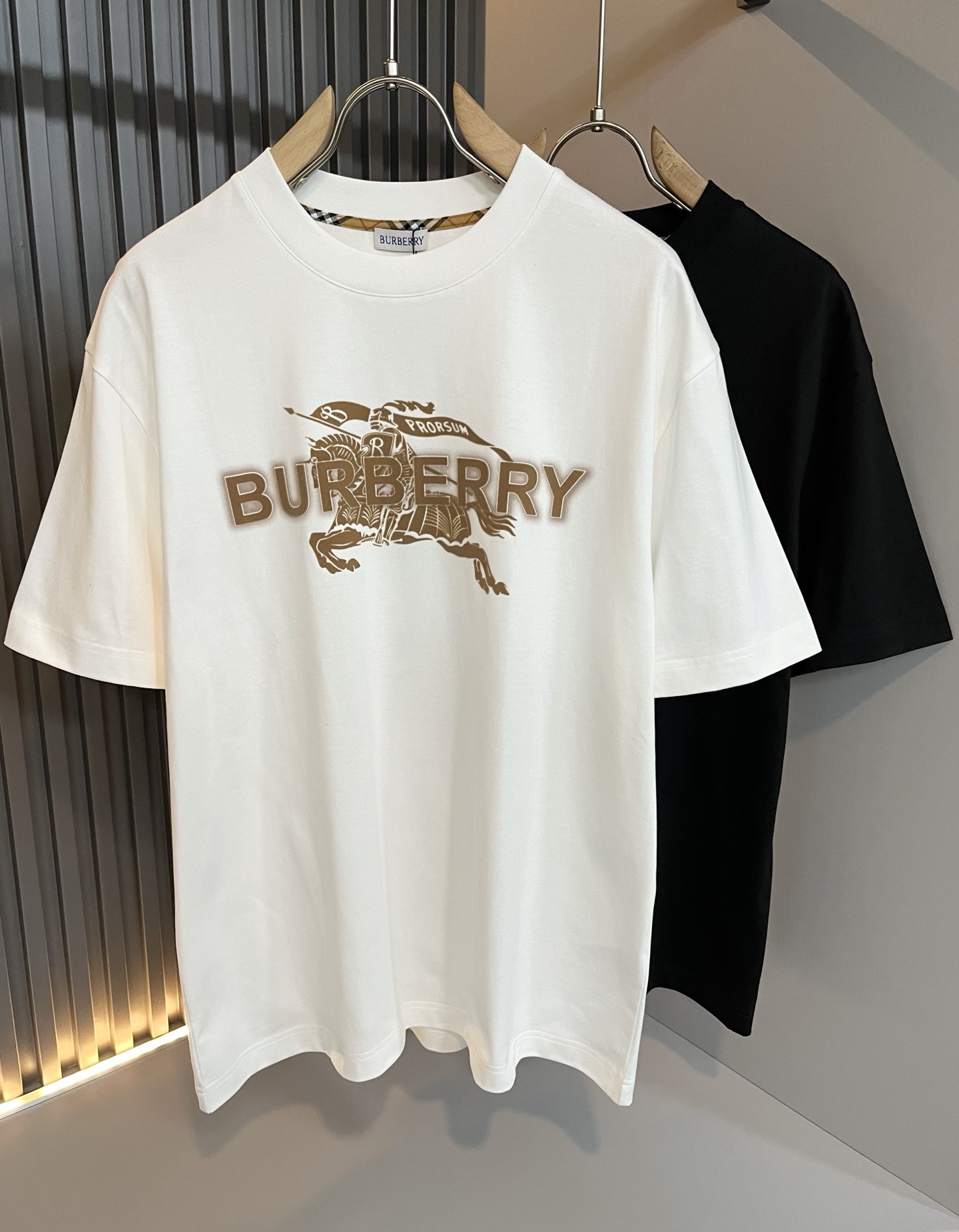 BURBER*Y巴*莉2026春夏新品短袖T恤，重磅来袭，最近比较火热的环保纯棉面料制作而成，高端户外运