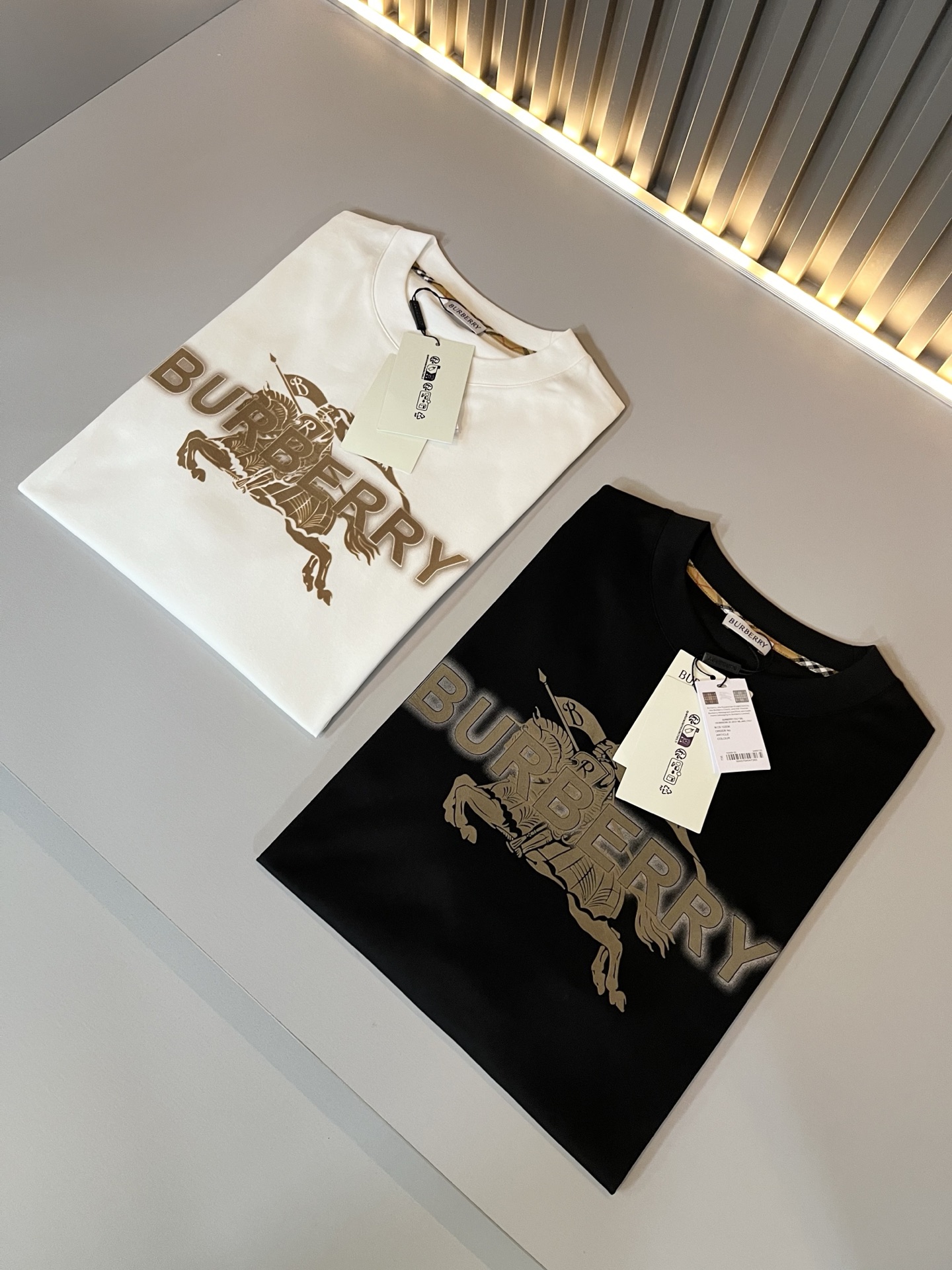 BURBER*Y巴*莉2026春夏新品短袖T恤，重磅来袭，最近比较火热的环保纯棉面料制作而成，高端户外运