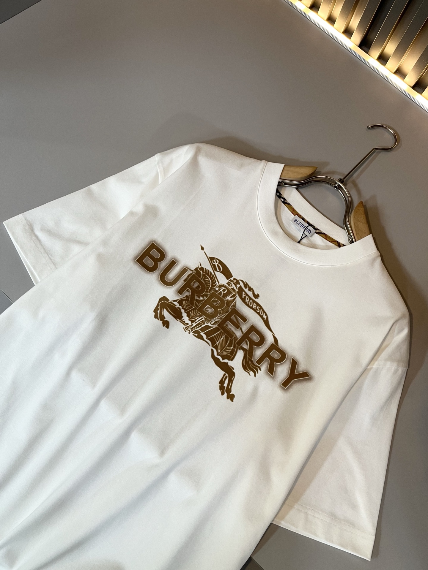 BURBER*Y巴*莉2026春夏新品短袖T恤，重磅来袭，最近比较火热的环保纯棉面料制作而成，高端户外运