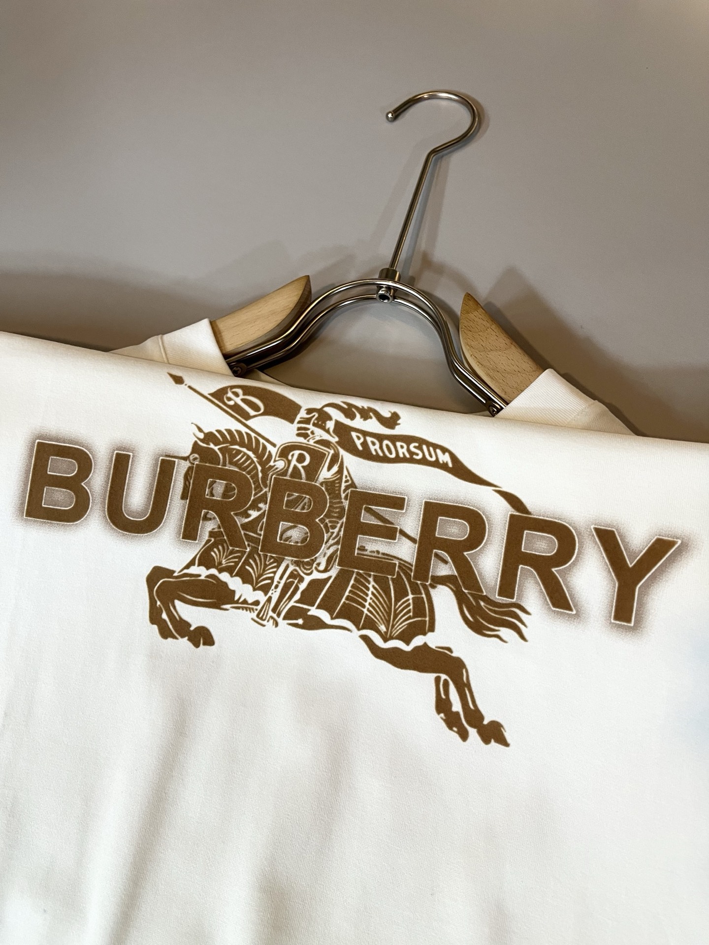 BURBER*Y巴*莉2026春夏新品短袖T恤，重磅来袭，最近比较火热的环保纯棉面料制作而成，高端户外运