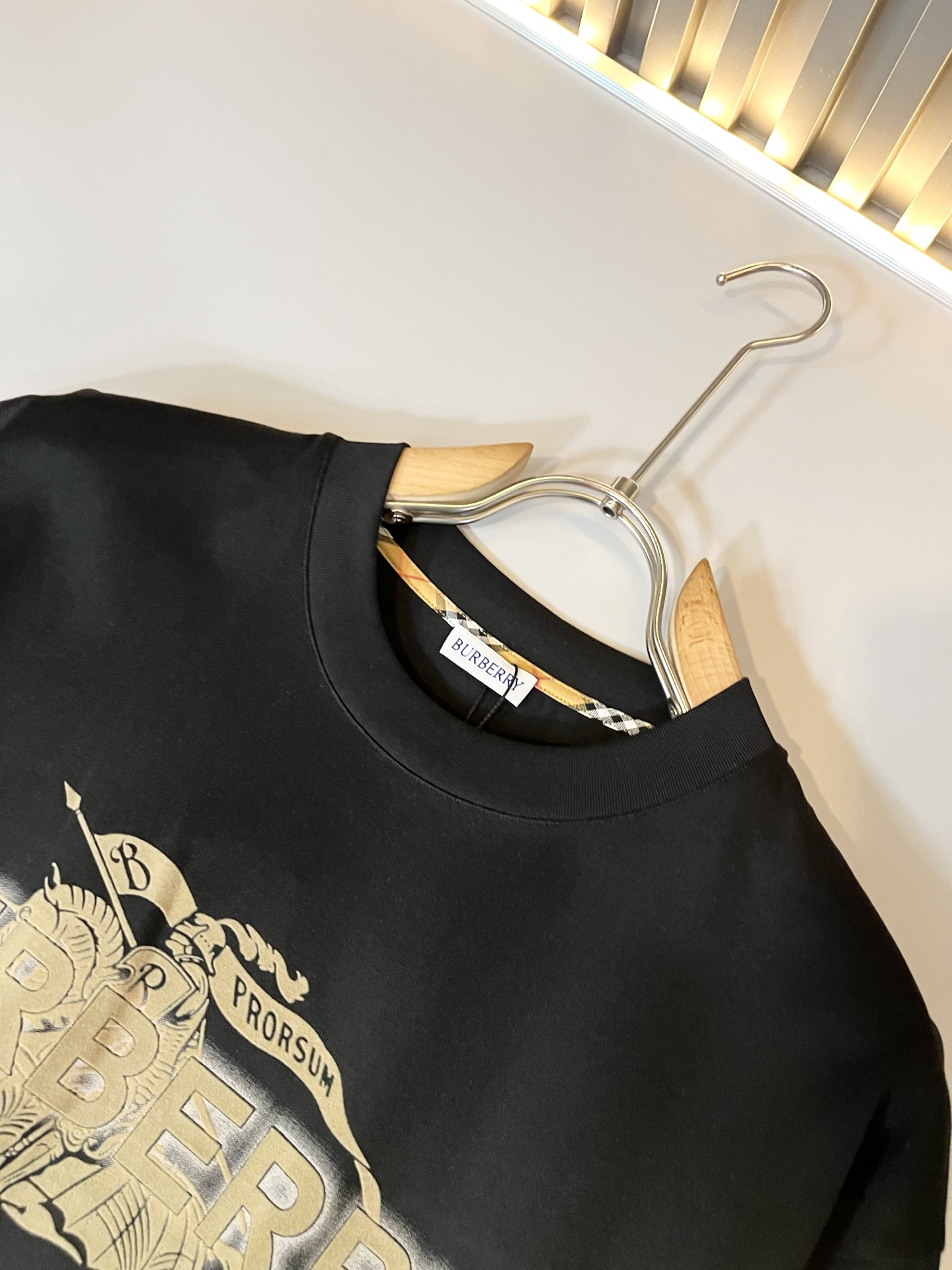 BURBER*Y巴*莉2026春夏新品短袖T恤，重磅来袭，最近比较火热的环保纯棉面料制作而成，高端户外运