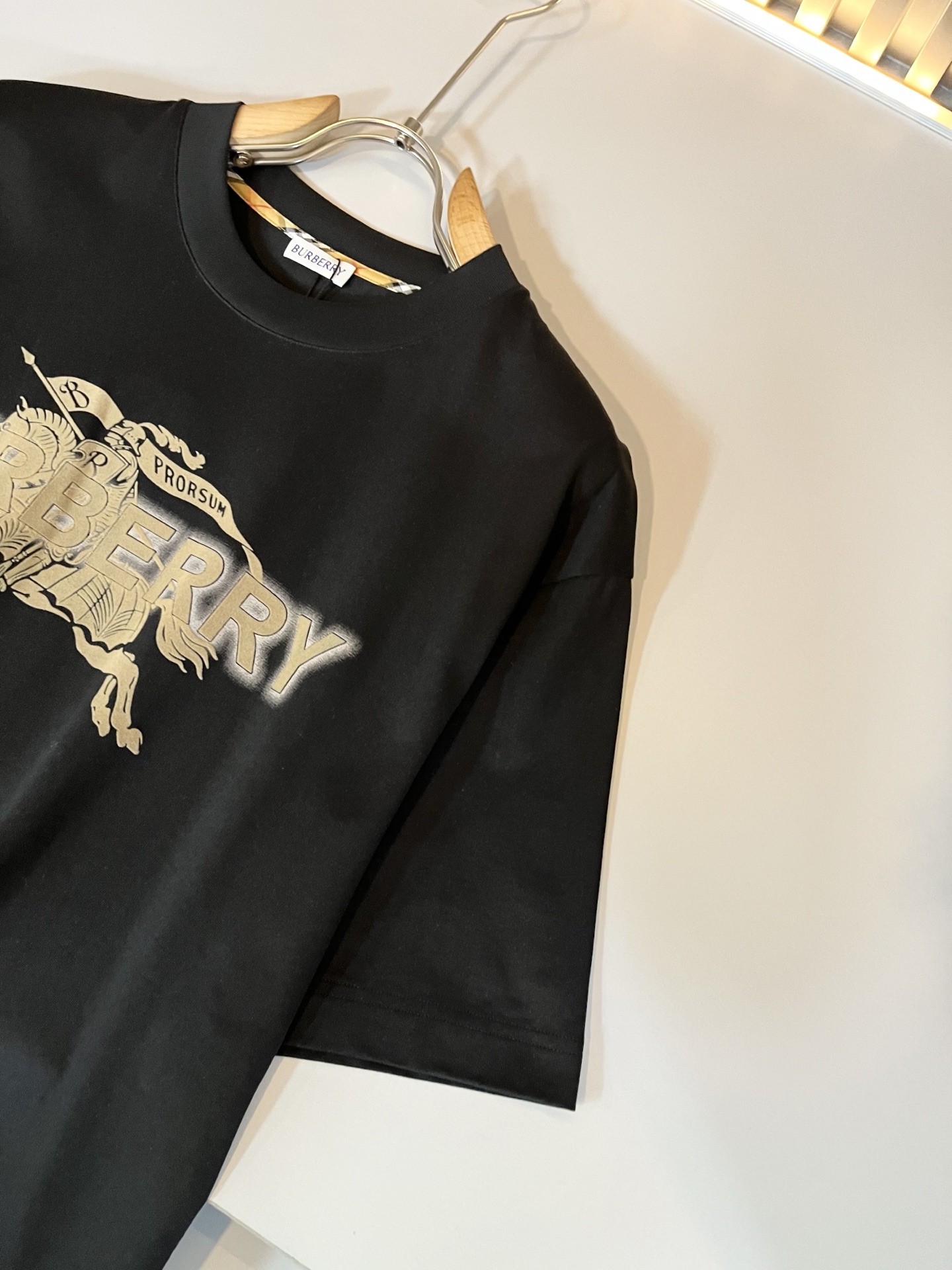 BURBER*Y巴*莉2026春夏新品短袖T恤，重磅来袭，最近比较火热的环保纯棉面料制作而成，高端户外运