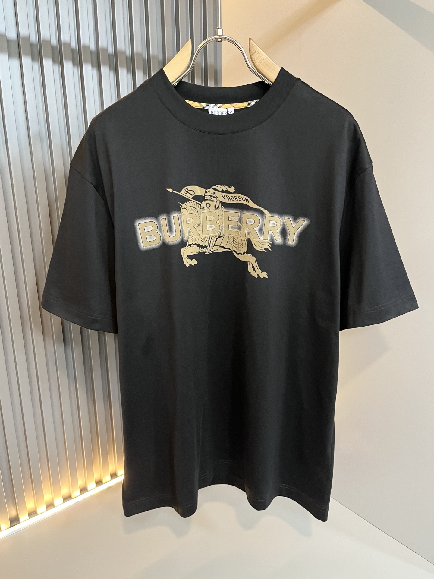 BURBER*Y巴*莉2026春夏新品短袖T恤，重磅来袭，最近比较火热的环保纯棉面料制作而成，高端户外运