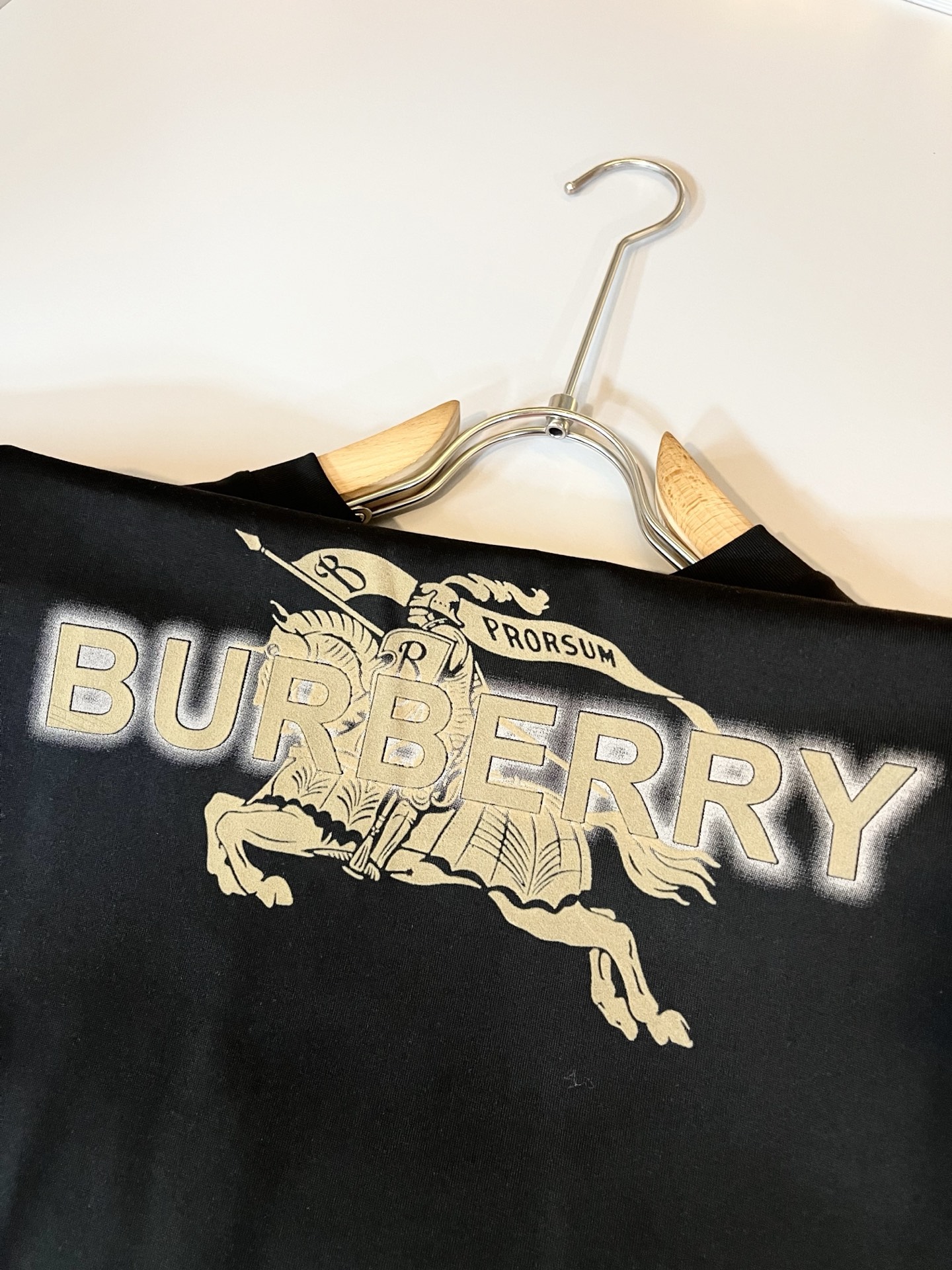 BURBER*Y巴*莉2026春夏新品短袖T恤，重磅来袭，最近比较火热的环保纯棉面料制作而成，高端户外运