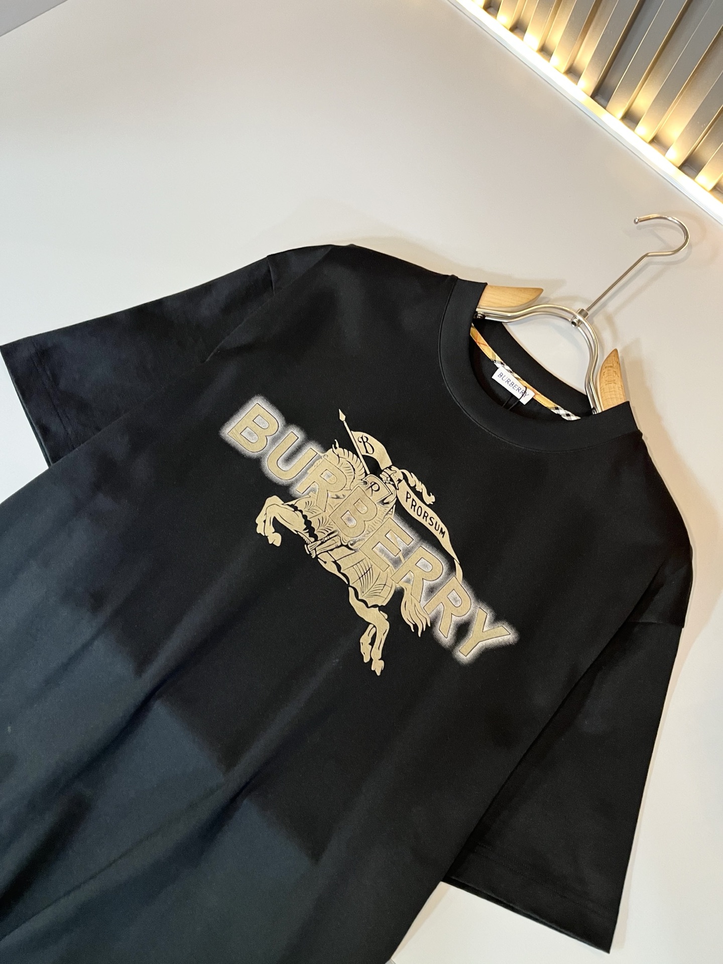 BURBER*Y巴*莉2026春夏新品短袖T恤，重磅来袭，最近比较火热的环保纯棉面料制作而成，高端户外运