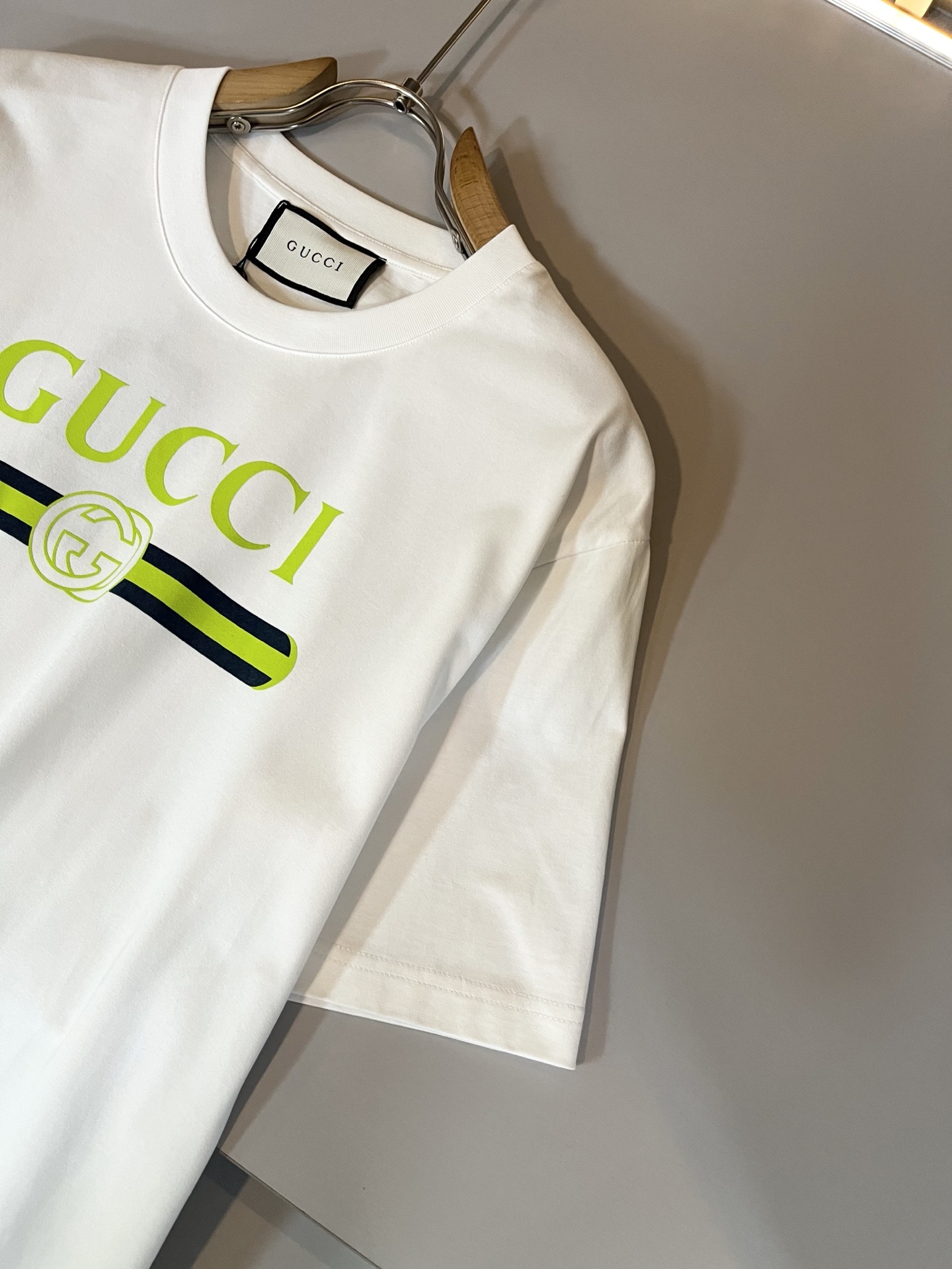 Gucc*古家 2026春夏新款男女同情侣款👫休闲宽松棉质圆领短袖T恤衫！贸易公司渠道稀出，同步官网发售