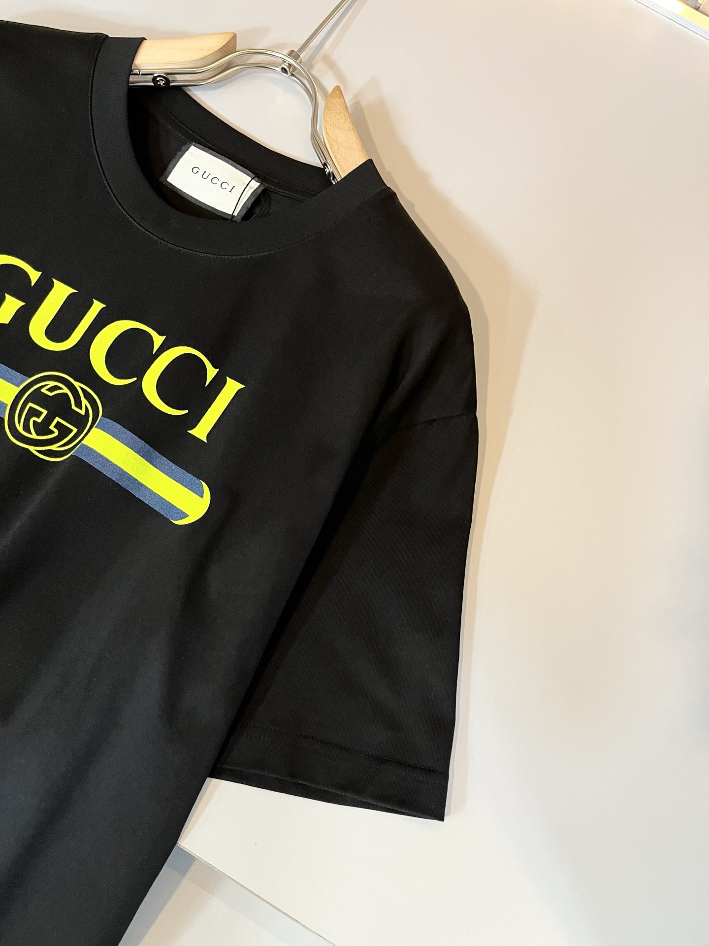 Gucc*古家 2026春夏新款男女同情侣款👫休闲宽松棉质圆领短袖T恤衫！贸易公司渠道稀出，同步官网发售