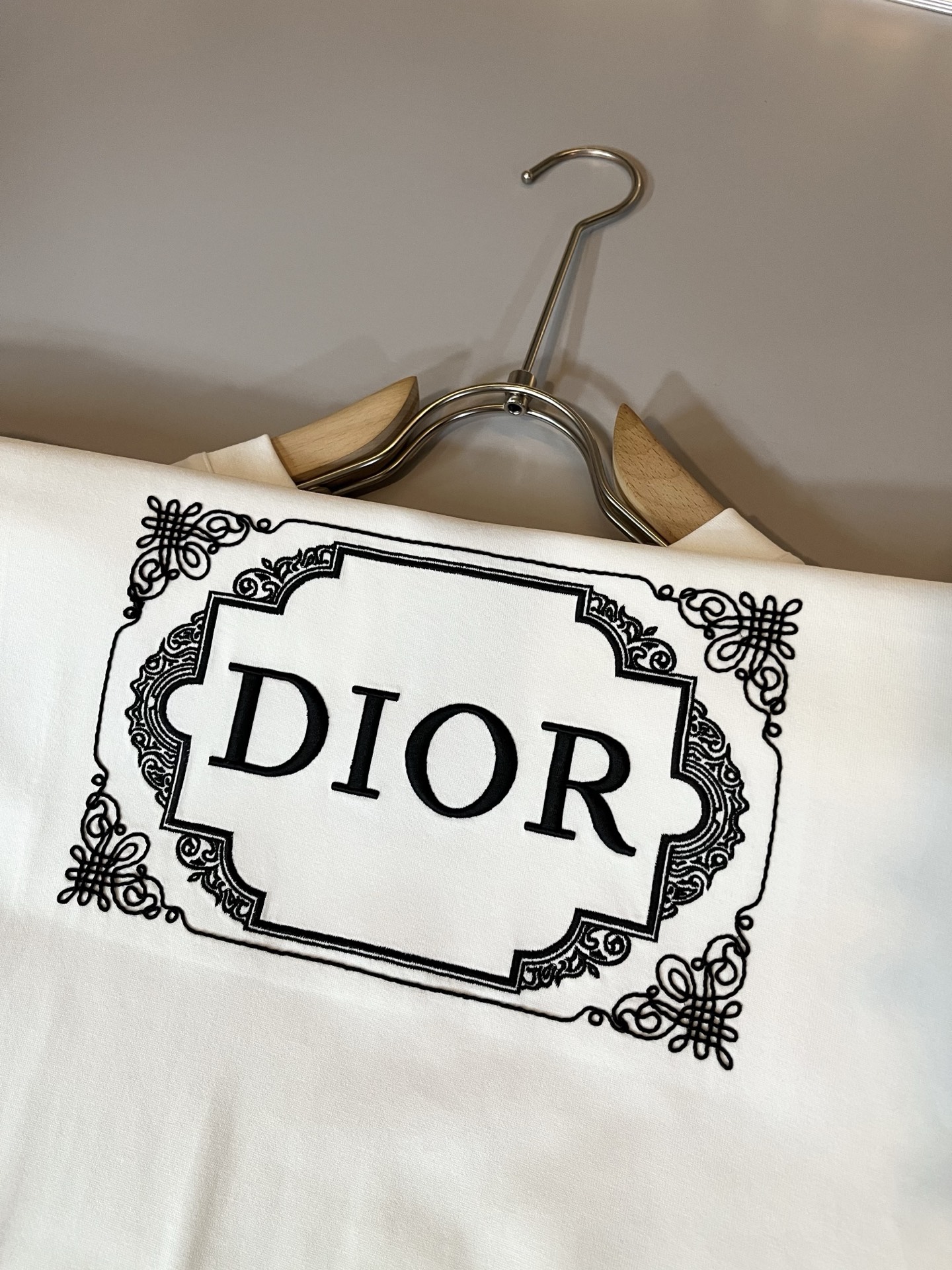 Dio*迪家 2026春夏新款男女同款👫短袖T恤，专柜同步发售！定制专属260克纯棉面料，定制原版工艺螺