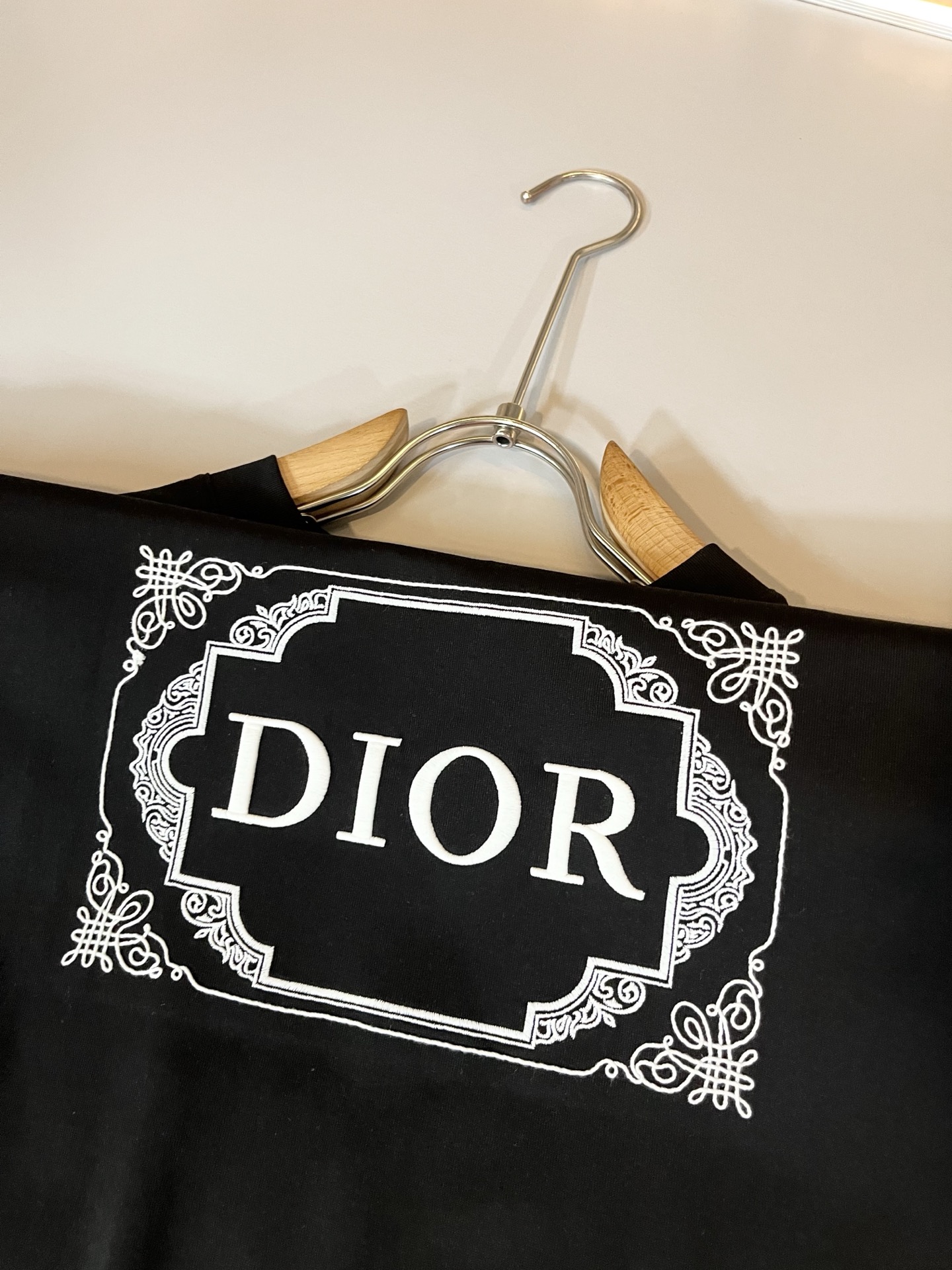 Dio*迪家 2026春夏新款男女同款👫短袖T恤，专柜同步发售！定制专属260克纯棉面料，定制原版工艺螺