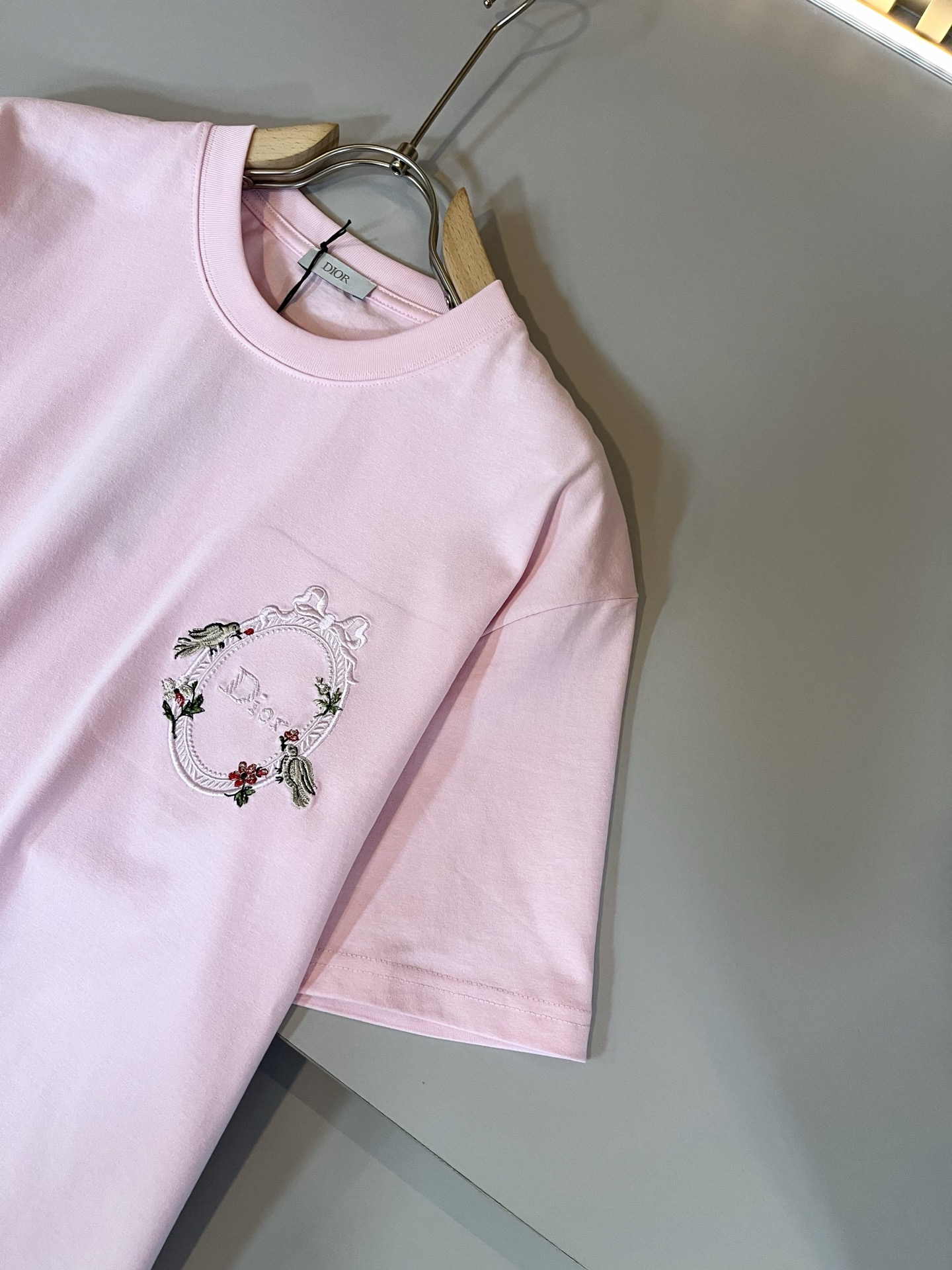 Dio*迪家 2026春夏新款男女同款👫短袖T恤，专柜同步发售！定制专属260克纯棉面料，定制原版工艺螺