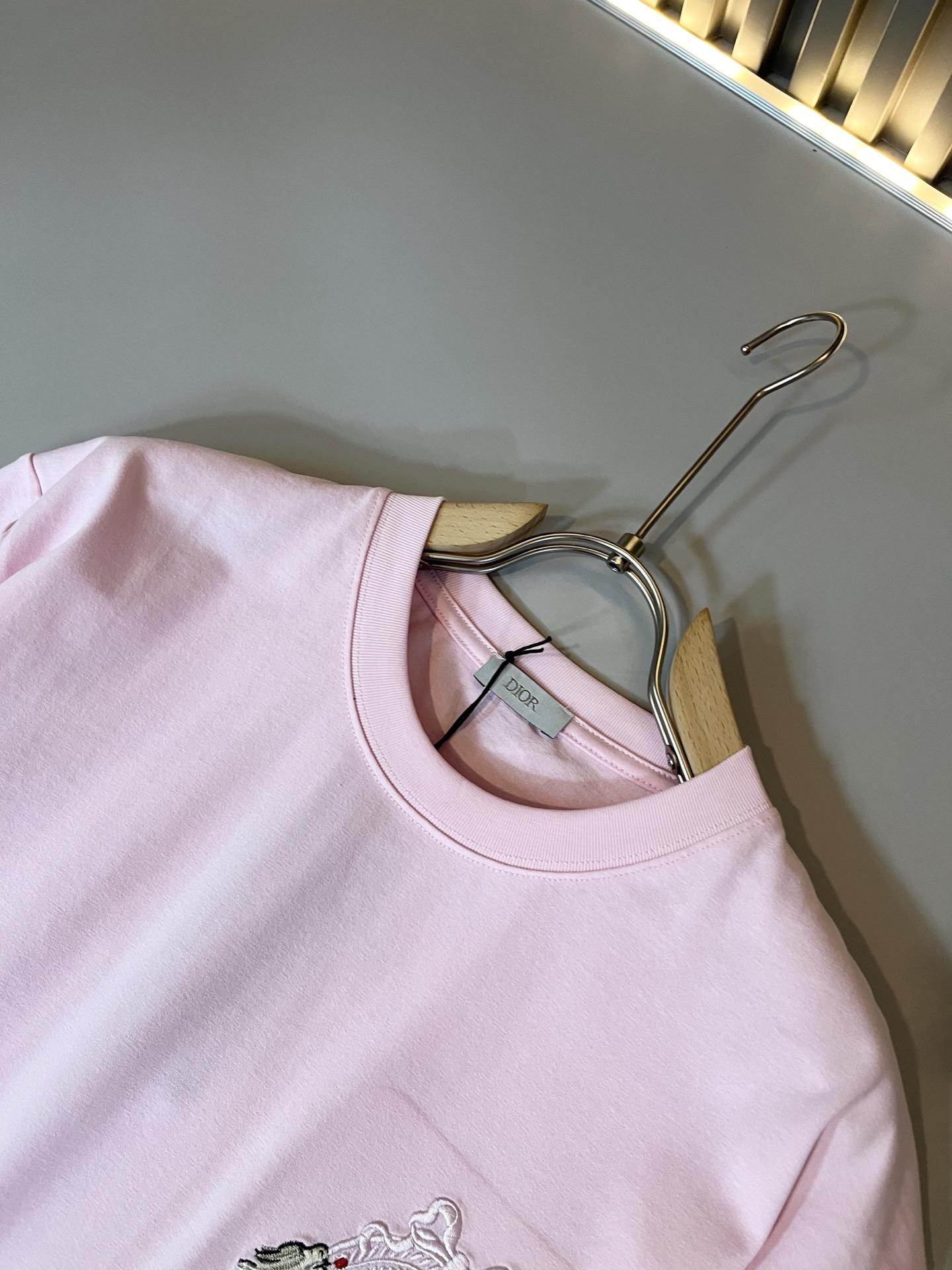 Dio*迪家 2026春夏新款男女同款👫短袖T恤，专柜同步发售！定制专属260克纯棉面料，定制原版工艺螺