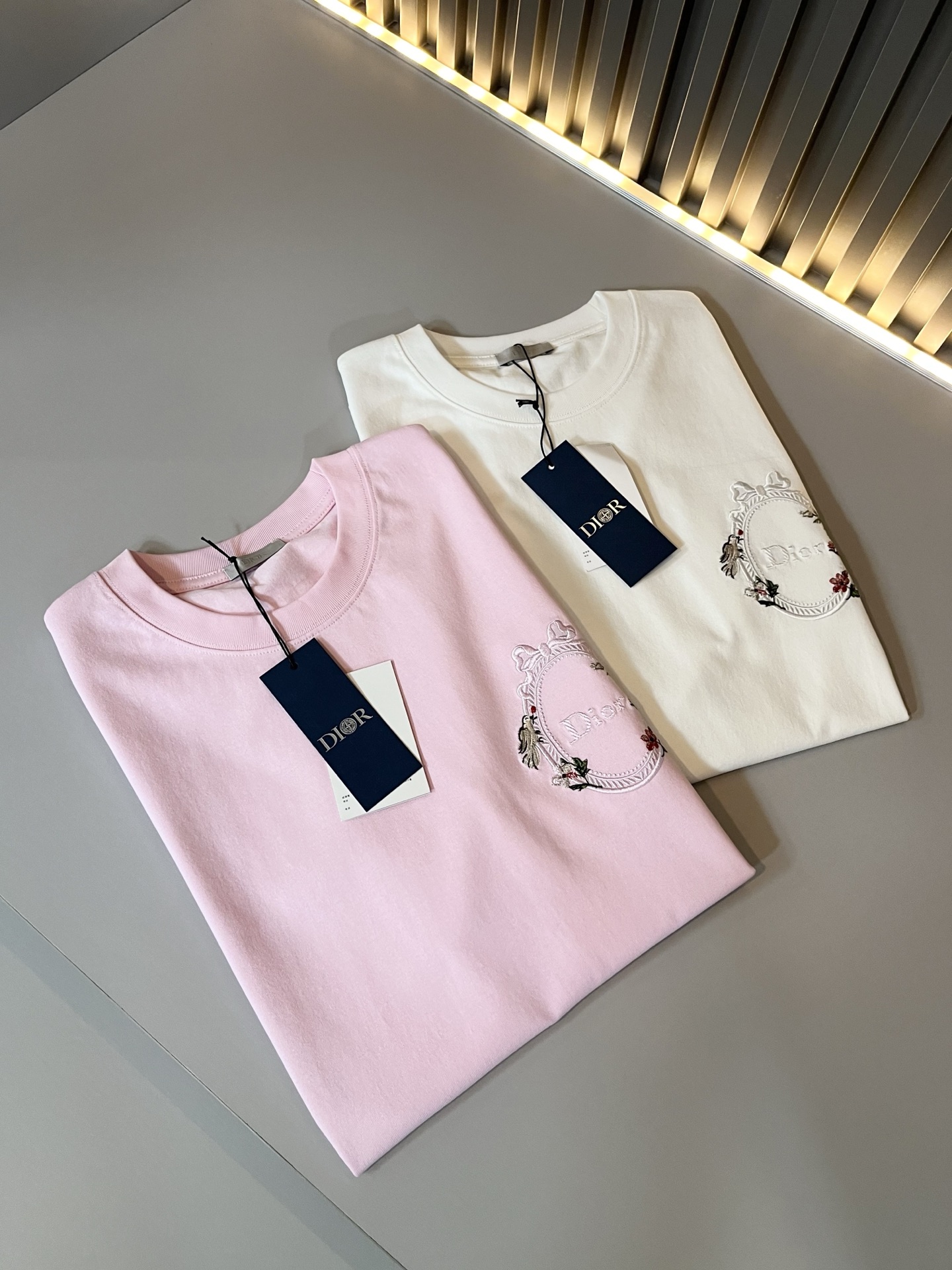 Dio*迪家 2026春夏新款男女同款👫短袖T恤，专柜同步发售！定制专属260克纯棉面料，定制原版工艺螺