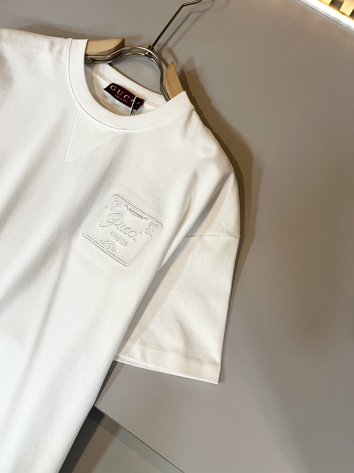 Gucc*古家 2026春夏新款男女同情侣款👫休闲宽松棉质圆领短袖T恤衫！贸易公司渠道稀出，同步官网发售