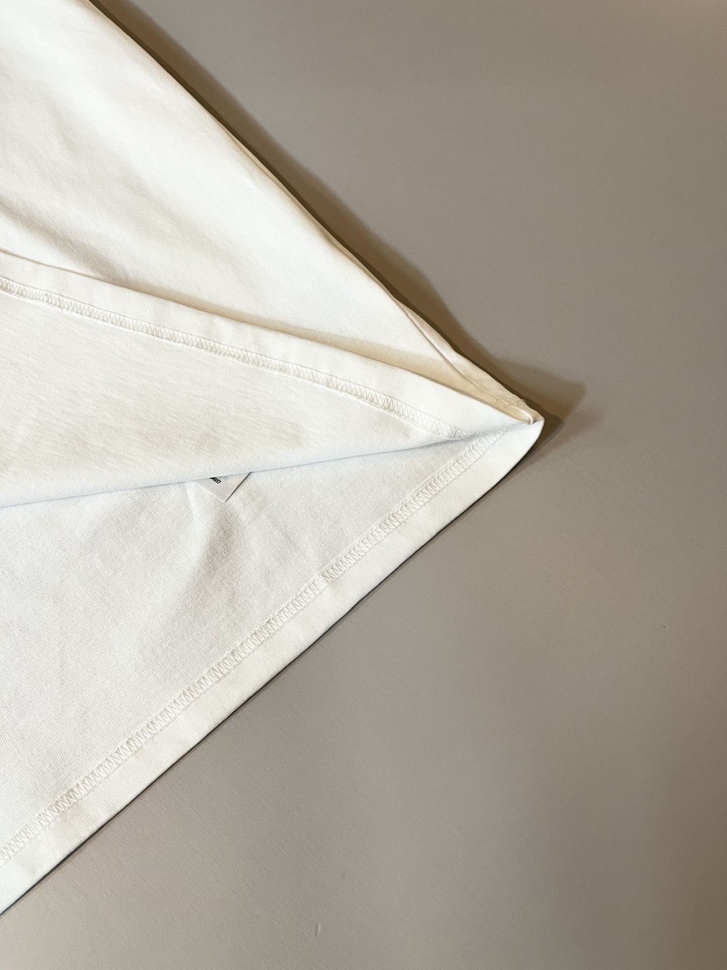 Gucc*古家 2026春夏新款男女同情侣款👫休闲宽松棉质圆领短袖T恤衫！贸易公司渠道稀出，同步官网发售