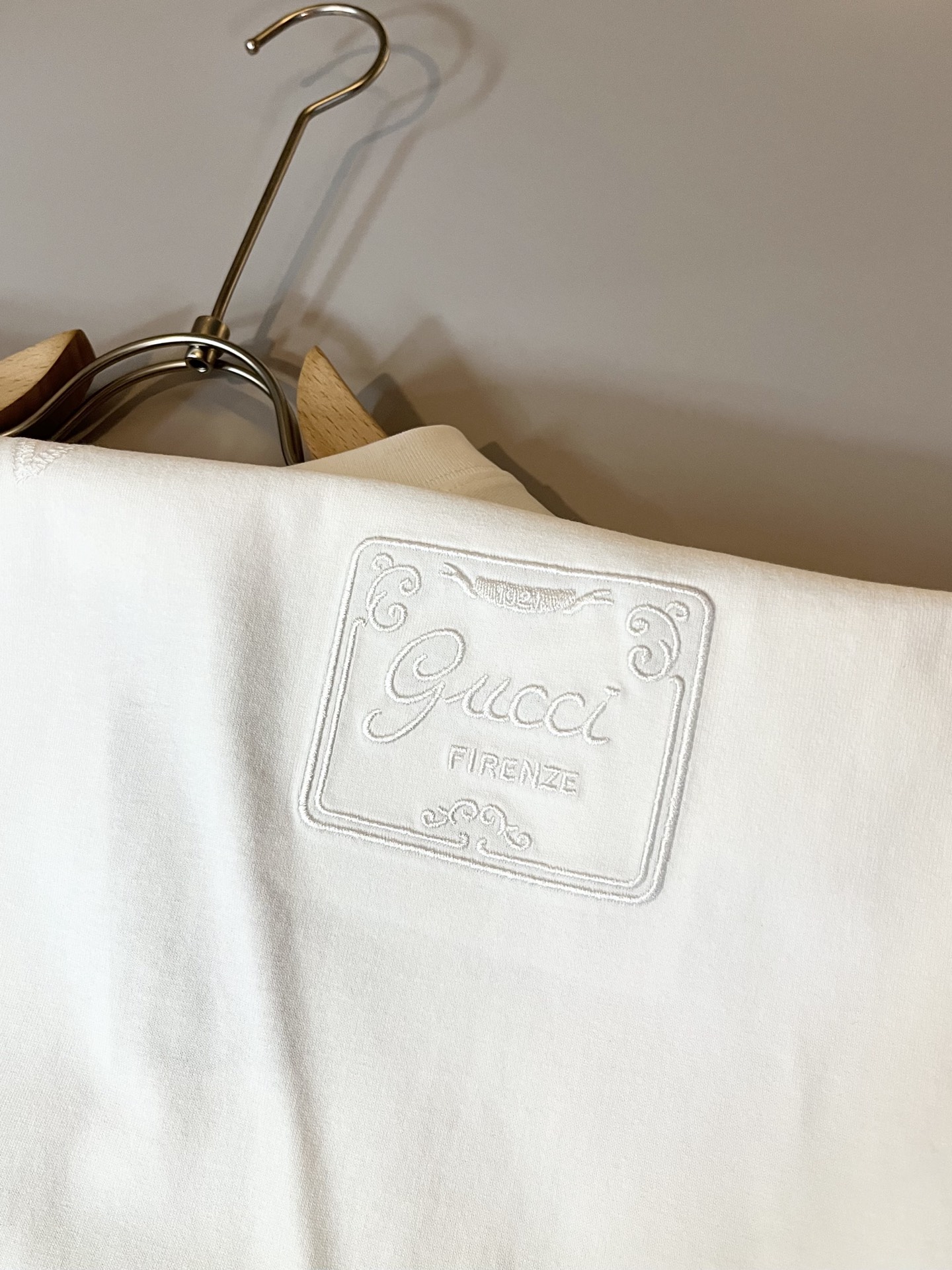 Gucc*古家 2026春夏新款男女同情侣款👫休闲宽松棉质圆领短袖T恤衫！贸易公司渠道稀出，同步官网发售