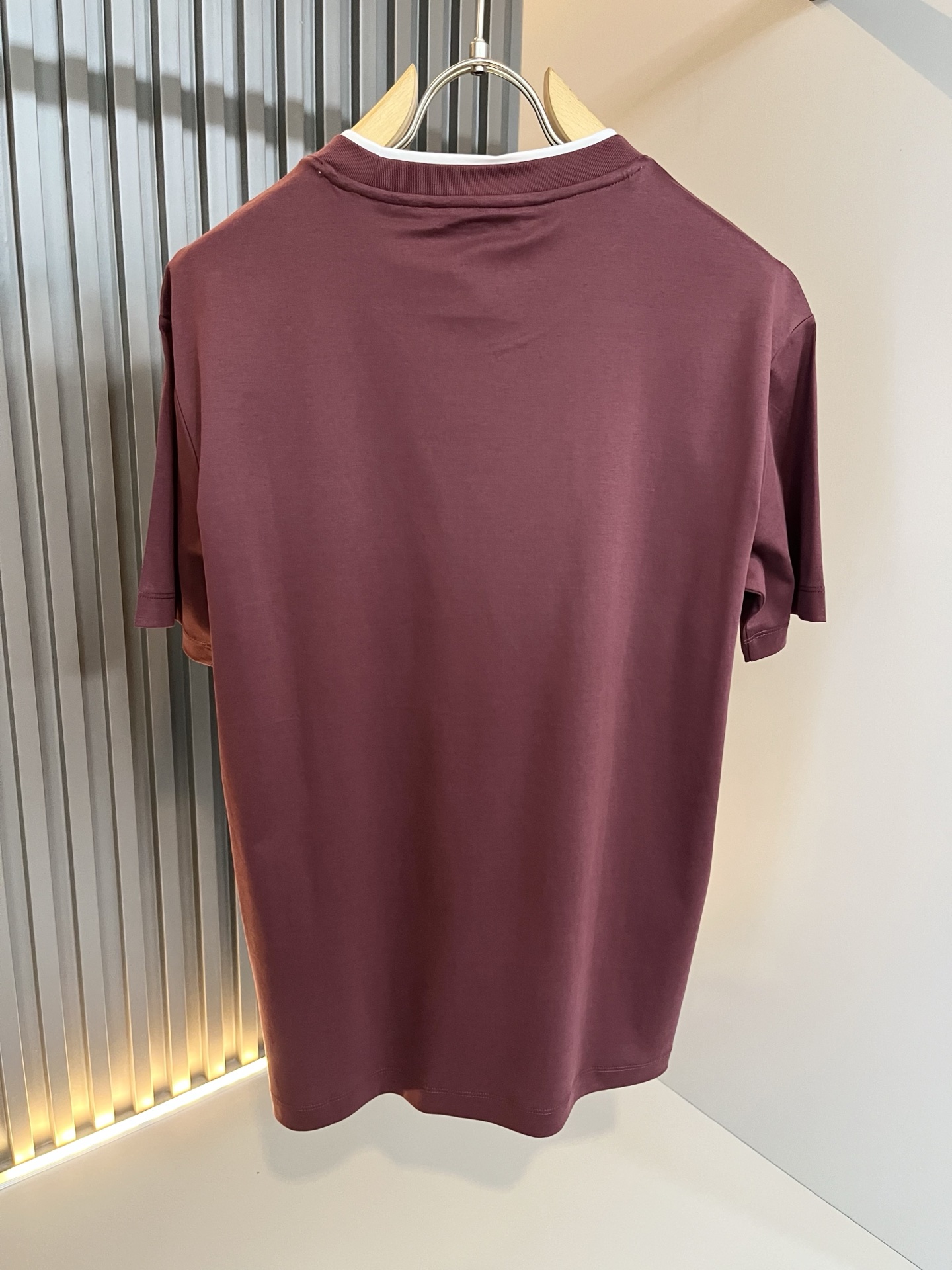 Loro Piana诺悠翩雅 2026春夏男士最新的贸易订单短袖打底衫，全品相！！胸前采用logo图案刺