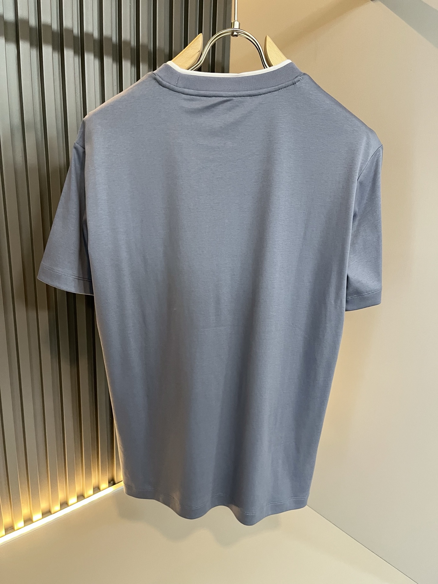 Loro Piana诺悠翩雅 2026春夏男士最新的贸易订单短袖打底衫，全品相！！胸前采用logo图案刺