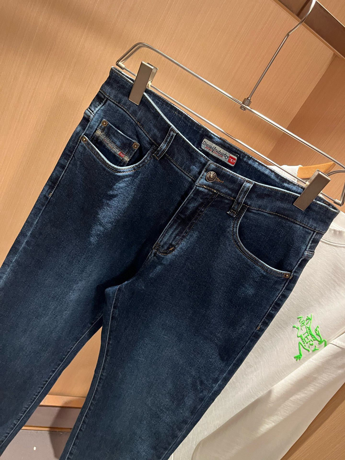 迪赛2026春夏男士水洗小直筒牛仔裤！贸易公司渠道牛货，品相超赞，时尚圈万能的百搭裤王，欧美街拍中高频穿