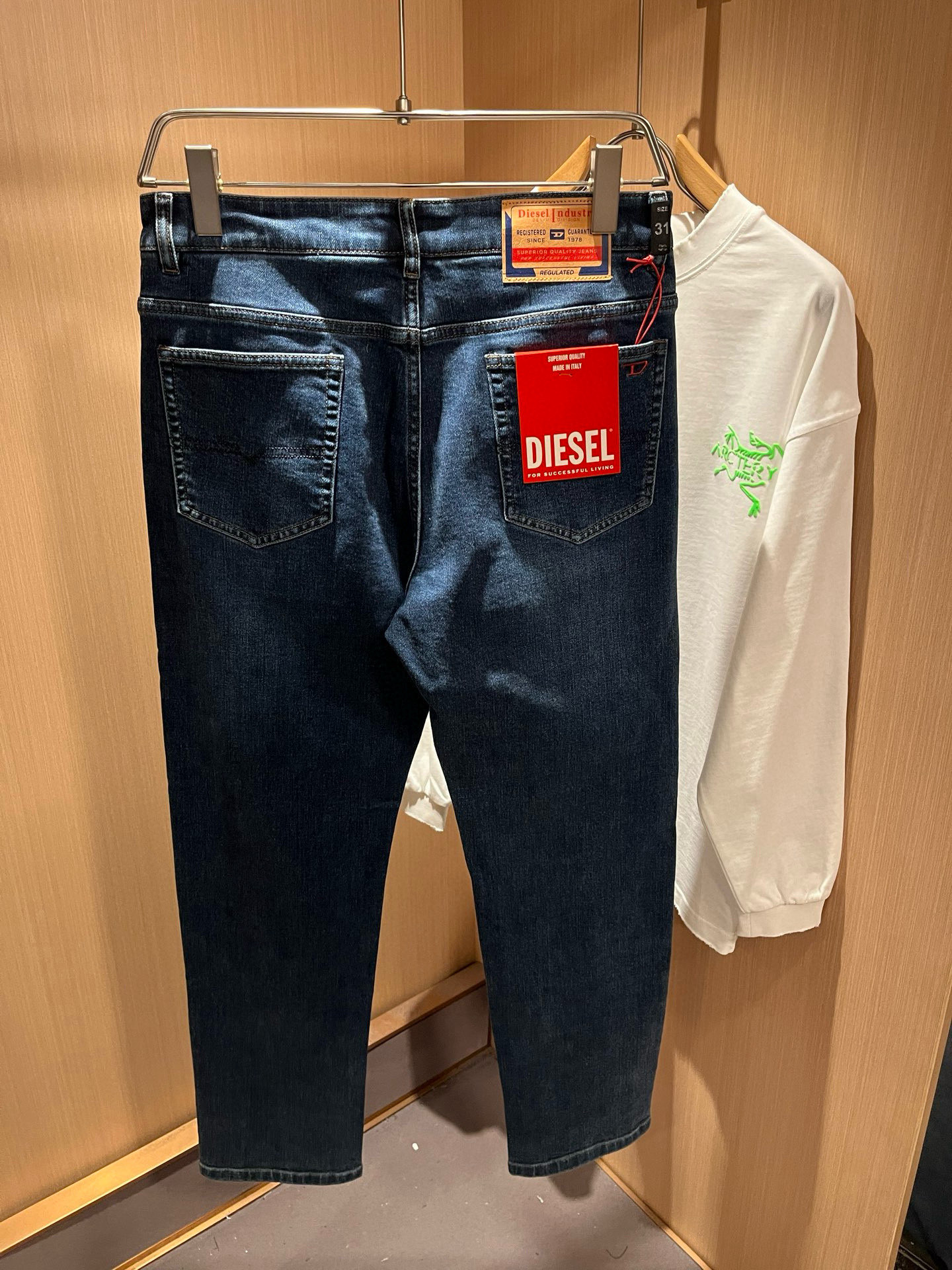 迪赛2026春夏男士水洗小直筒牛仔裤！贸易公司渠道牛货，品相超赞，时尚圈万能的百搭裤王，欧美街拍中高频穿