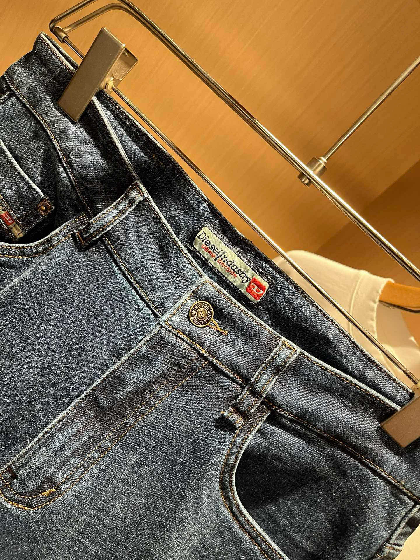 迪赛2026春夏男士水洗小直筒牛仔裤！贸易公司渠道牛货，品相超赞，时尚圈万能的百搭裤王，欧美街拍中高频穿