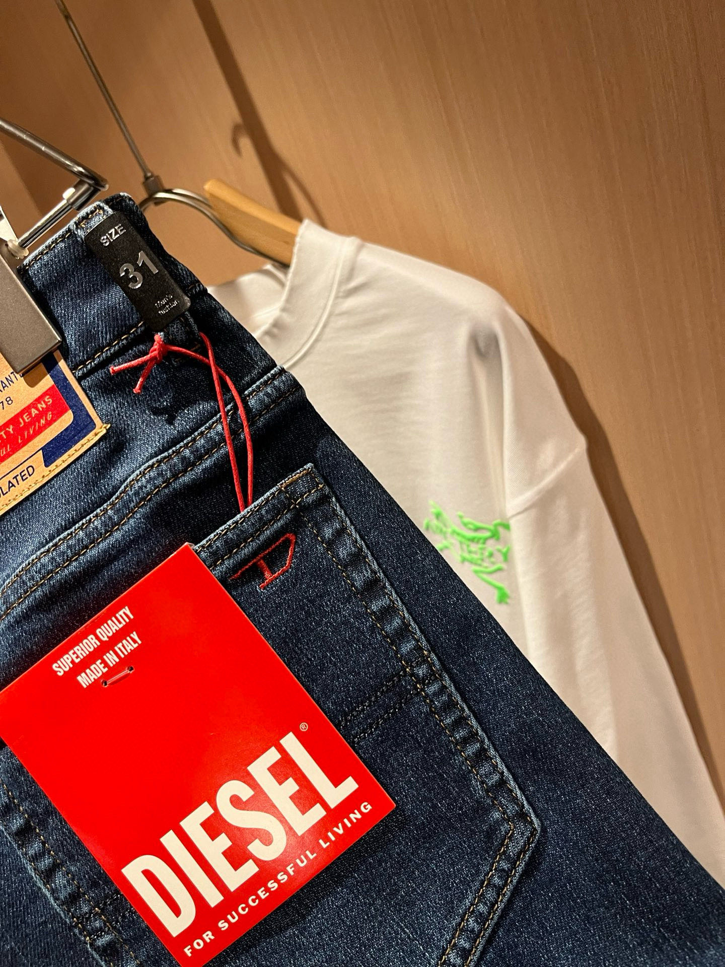 迪赛2026春夏男士水洗小直筒牛仔裤！贸易公司渠道牛货，品相超赞，时尚圈万能的百搭裤王，欧美街拍中高频穿