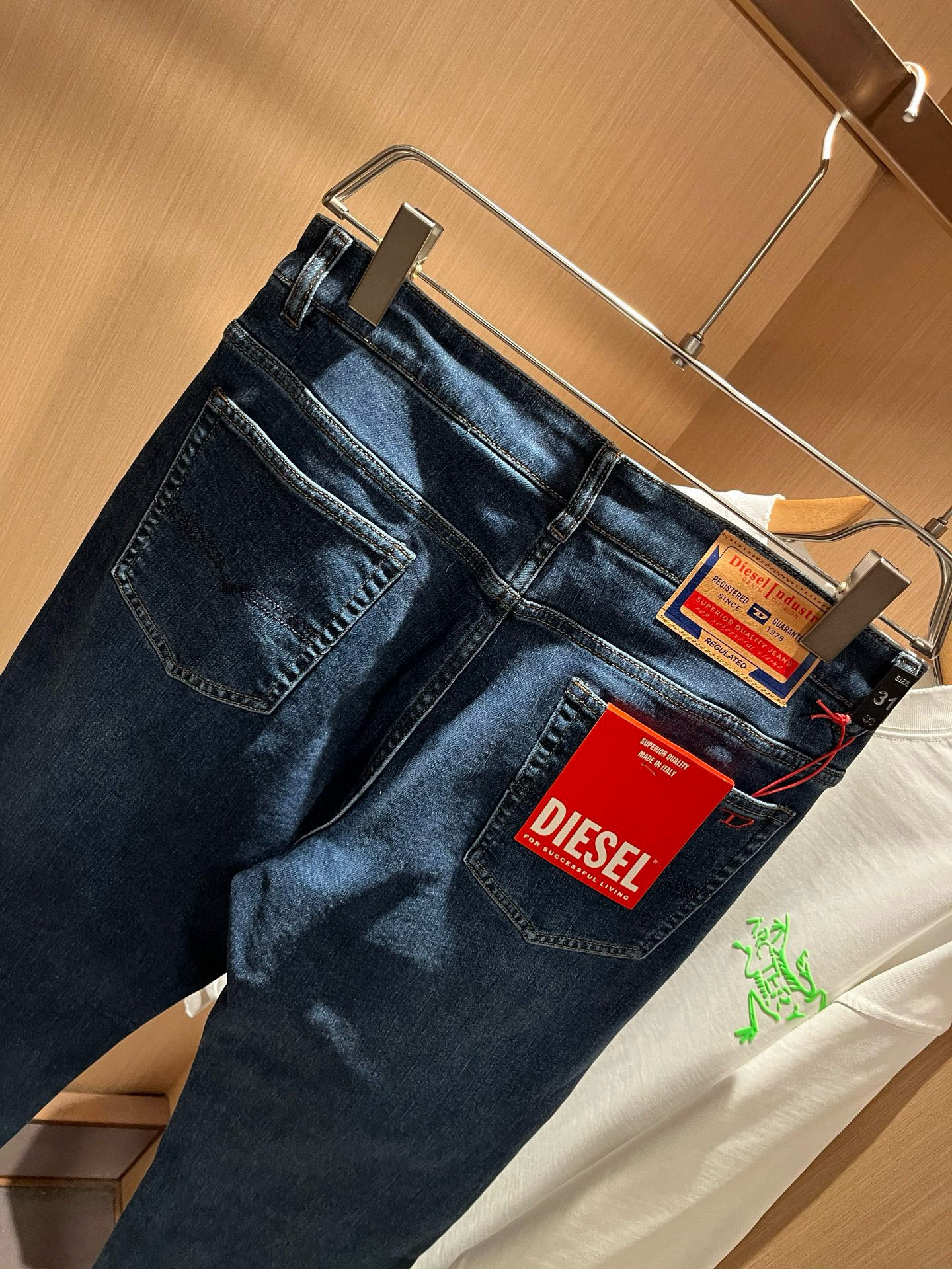 迪赛2026春夏男士水洗小直筒牛仔裤！贸易公司渠道牛货，品相超赞，时尚圈万能的百搭裤王，欧美街拍中高频穿