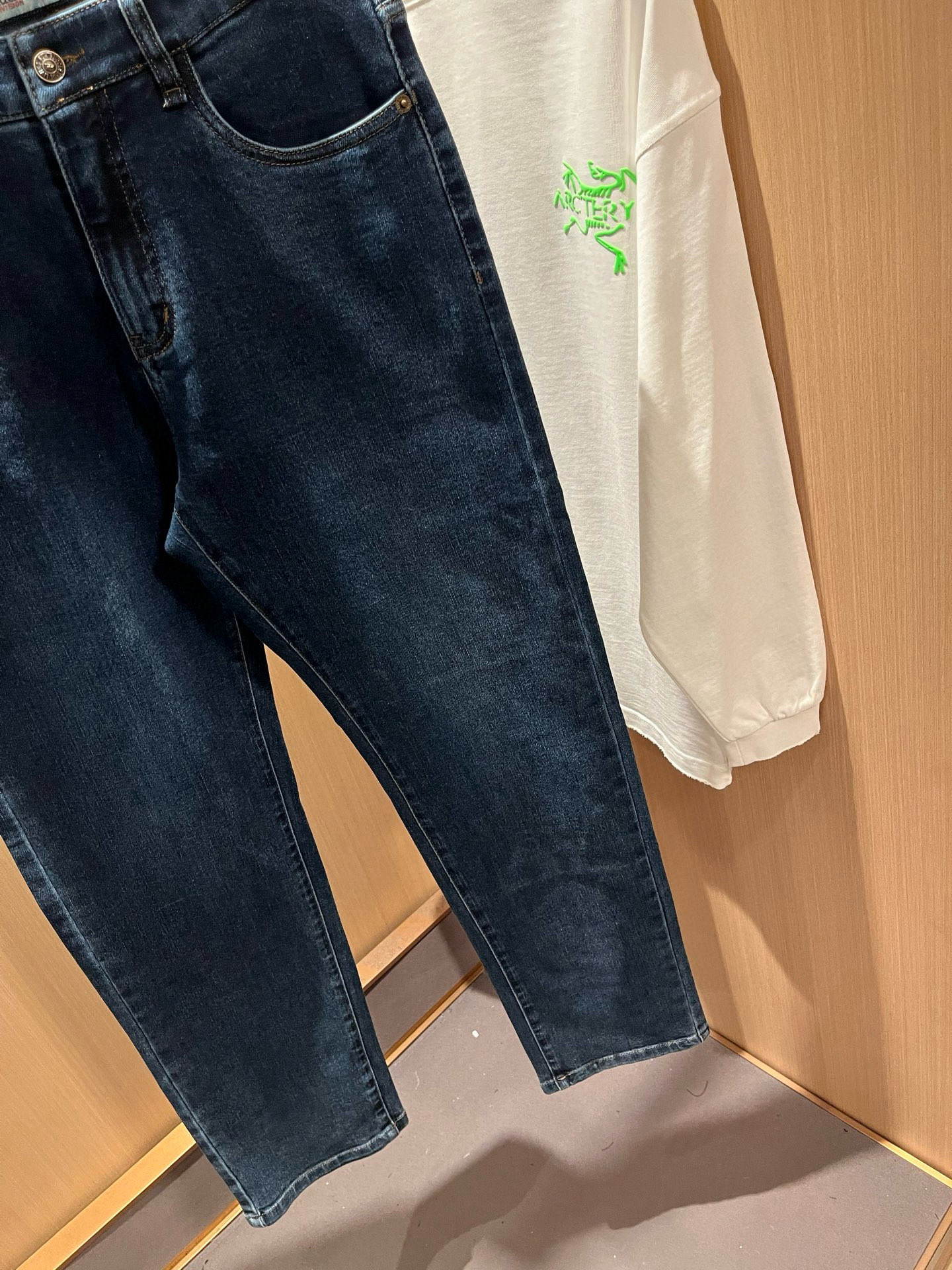 迪赛2026春夏男士水洗小直筒牛仔裤！贸易公司渠道牛货，品相超赞，时尚圈万能的百搭裤王，欧美街拍中高频穿