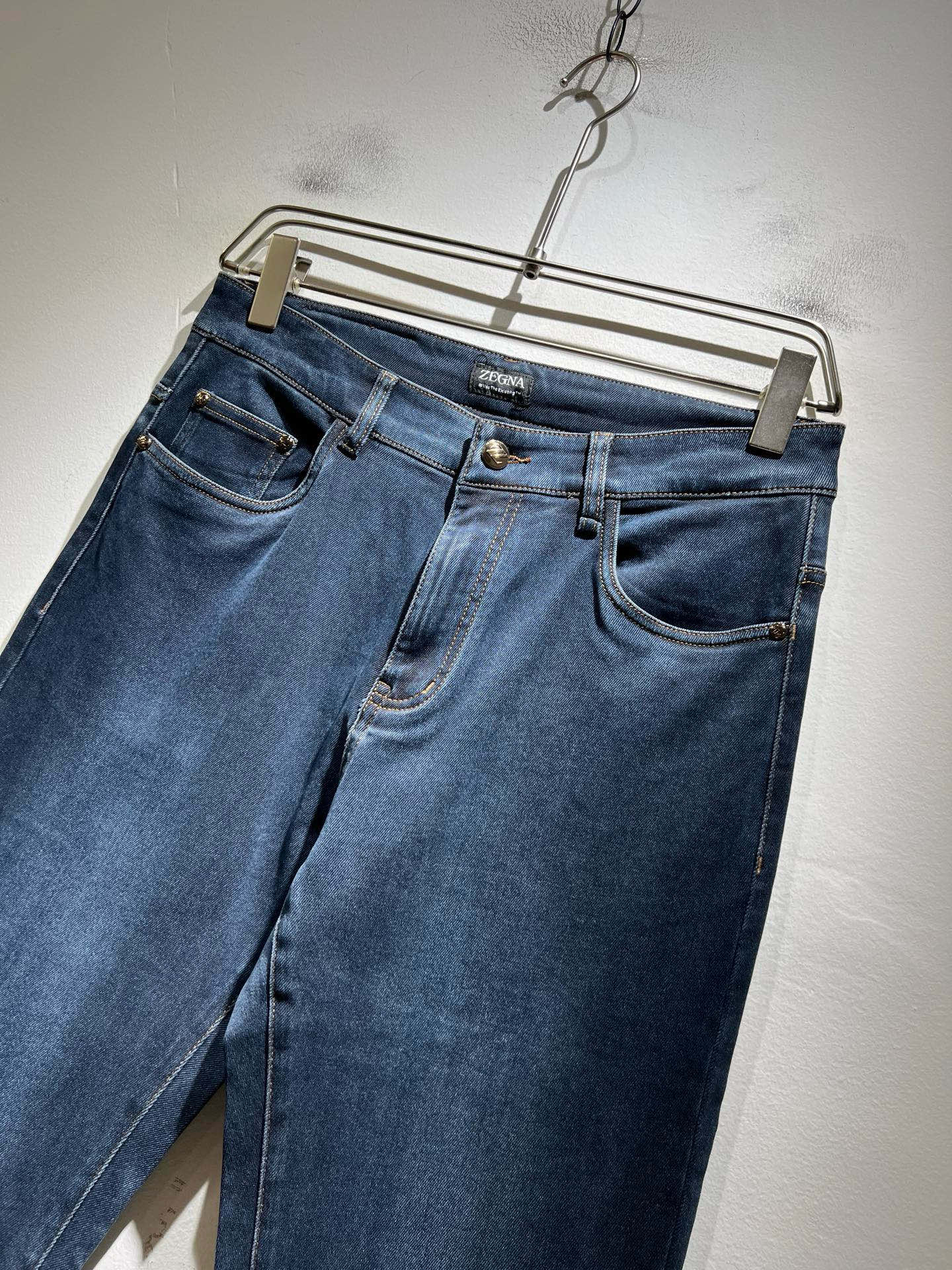 Zegna 杰尼亚 2026春夏新款男士休闲牛仔裤，压轴的渠道货出现了！！柜台同步销售！ 毫不夸张的说，