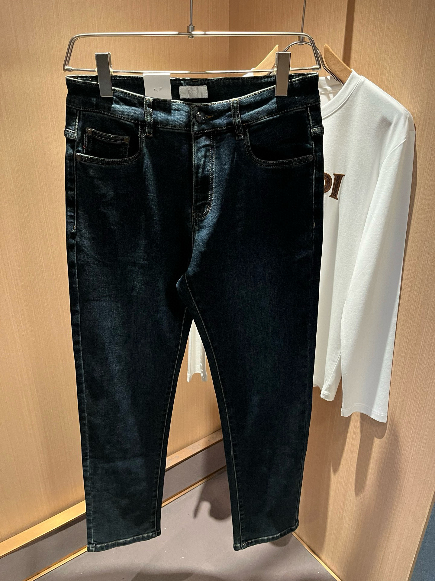 Dio*r 迪家 2026春夏男士水洗小直筒牛仔裤！贸易公司渠道牛货，品相超赞，时尚圈万能的百搭裤王，欧