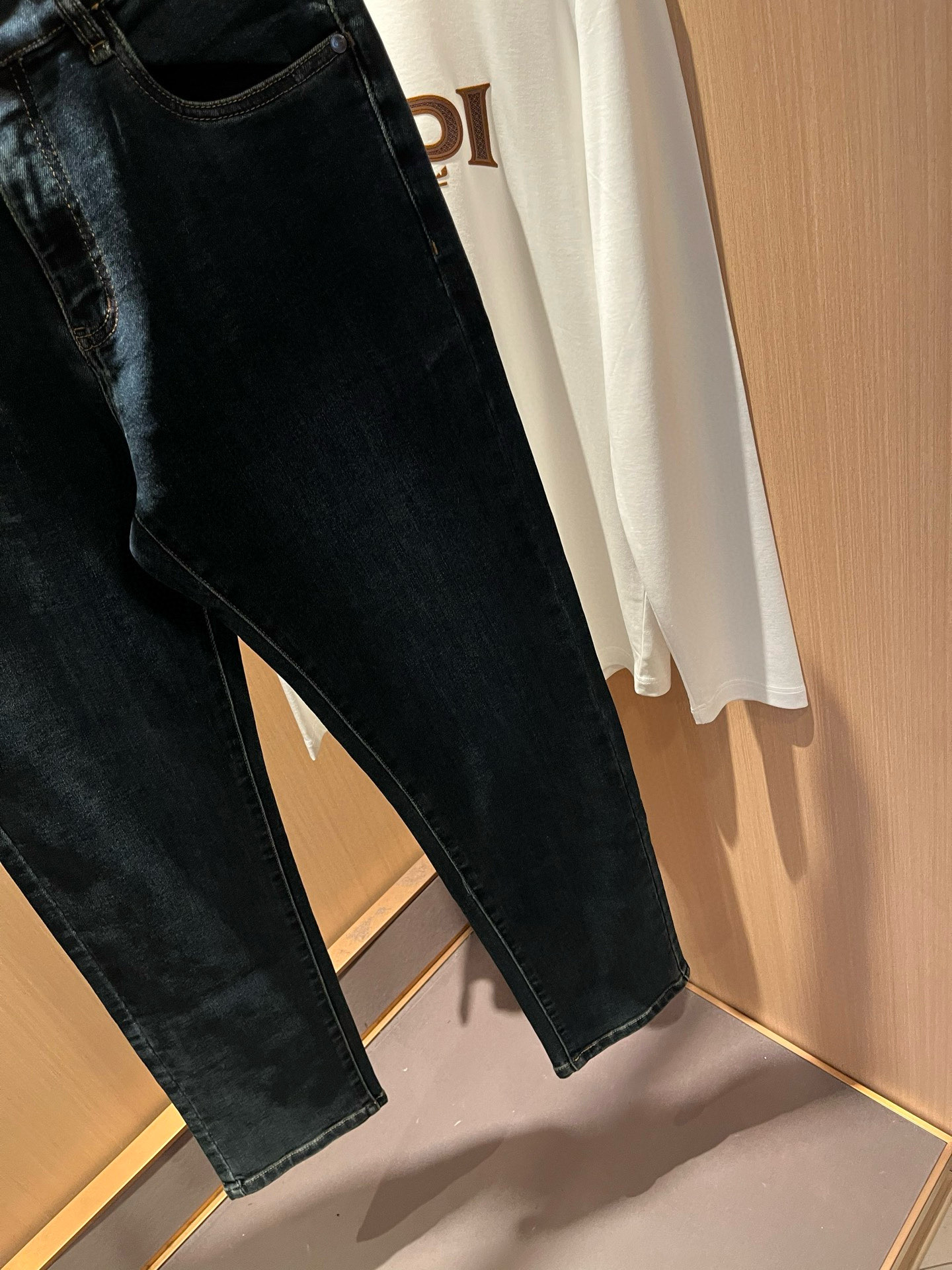 Dio*r 迪家 2026春夏男士水洗小直筒牛仔裤！贸易公司渠道牛货，品相超赞，时尚圈万能的百搭裤王，欧