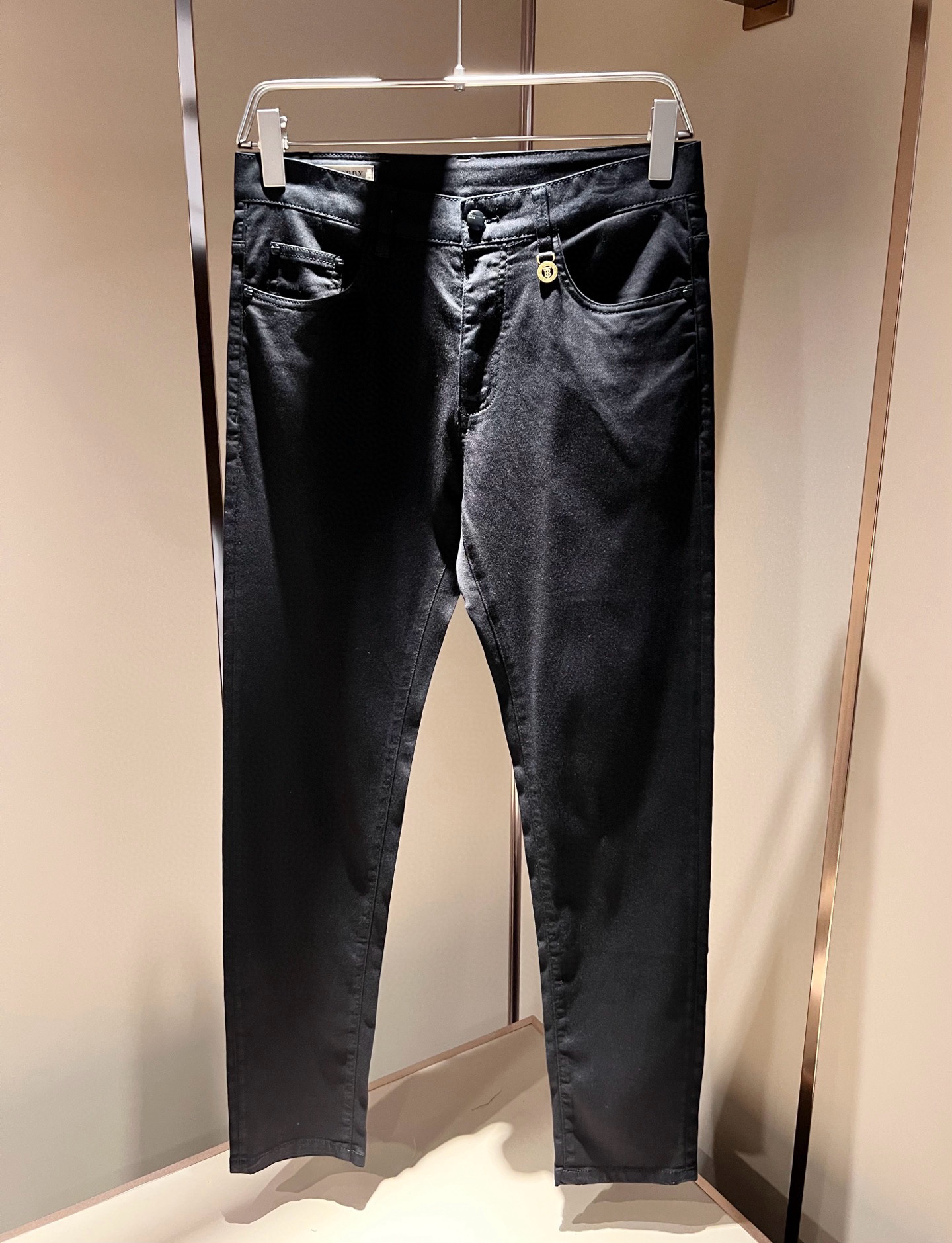 BURBER*Y巴*莉 2026春夏新品男士高端休闲百搭牛仔裤！对于BUR粉丝来说，这样大气的经典设计足