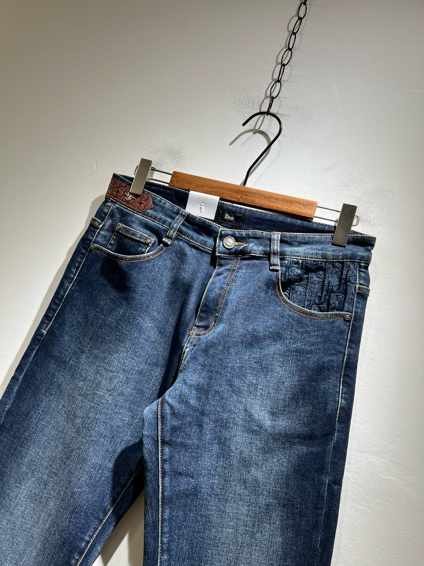 Dio*r 迪家 2026春夏男士水洗小直筒牛仔裤！贸易公司渠道牛货，品相超赞，时尚圈万能的百搭裤王，欧